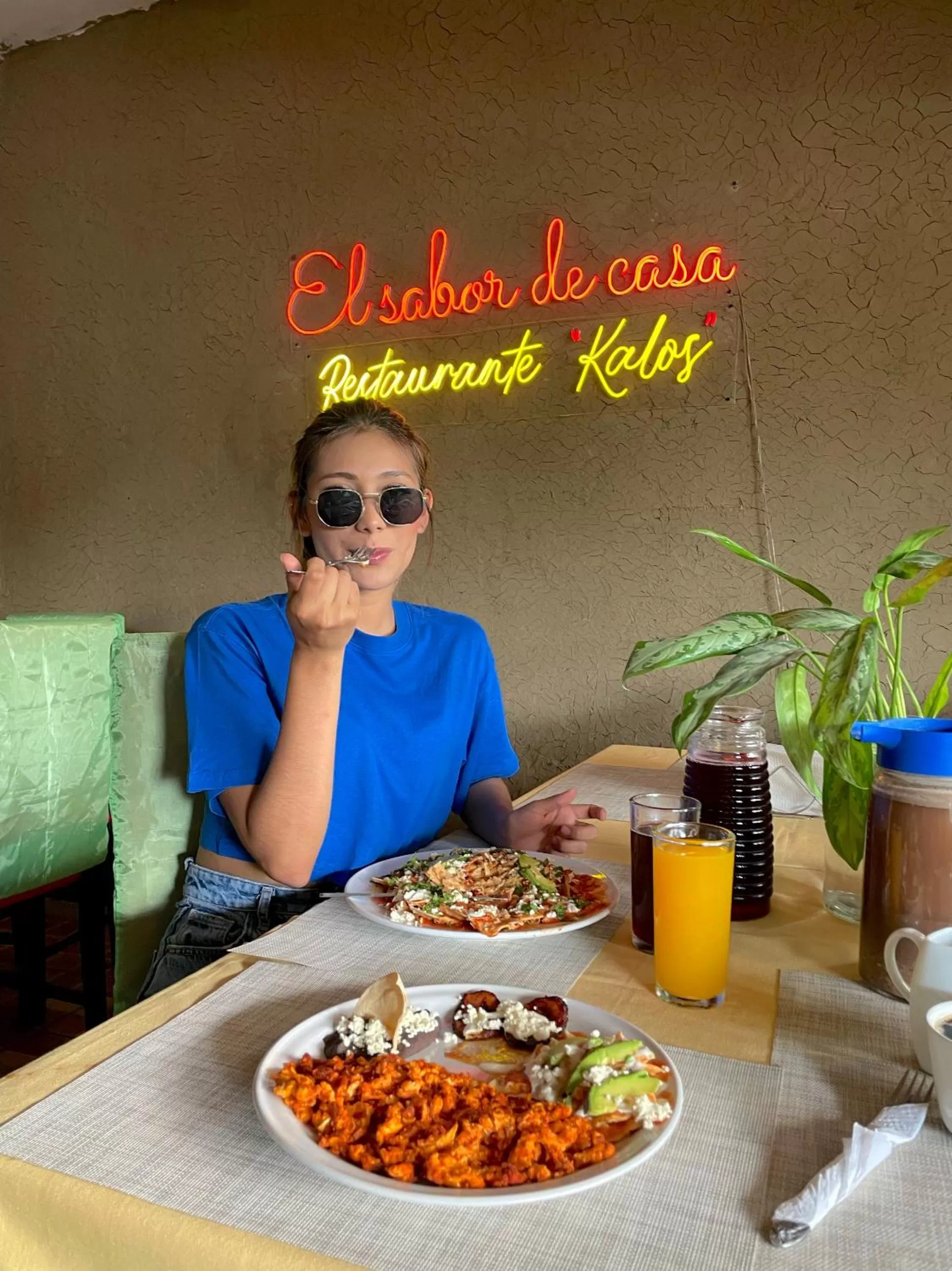 Restaurant/places to eat in Hotel Makarios