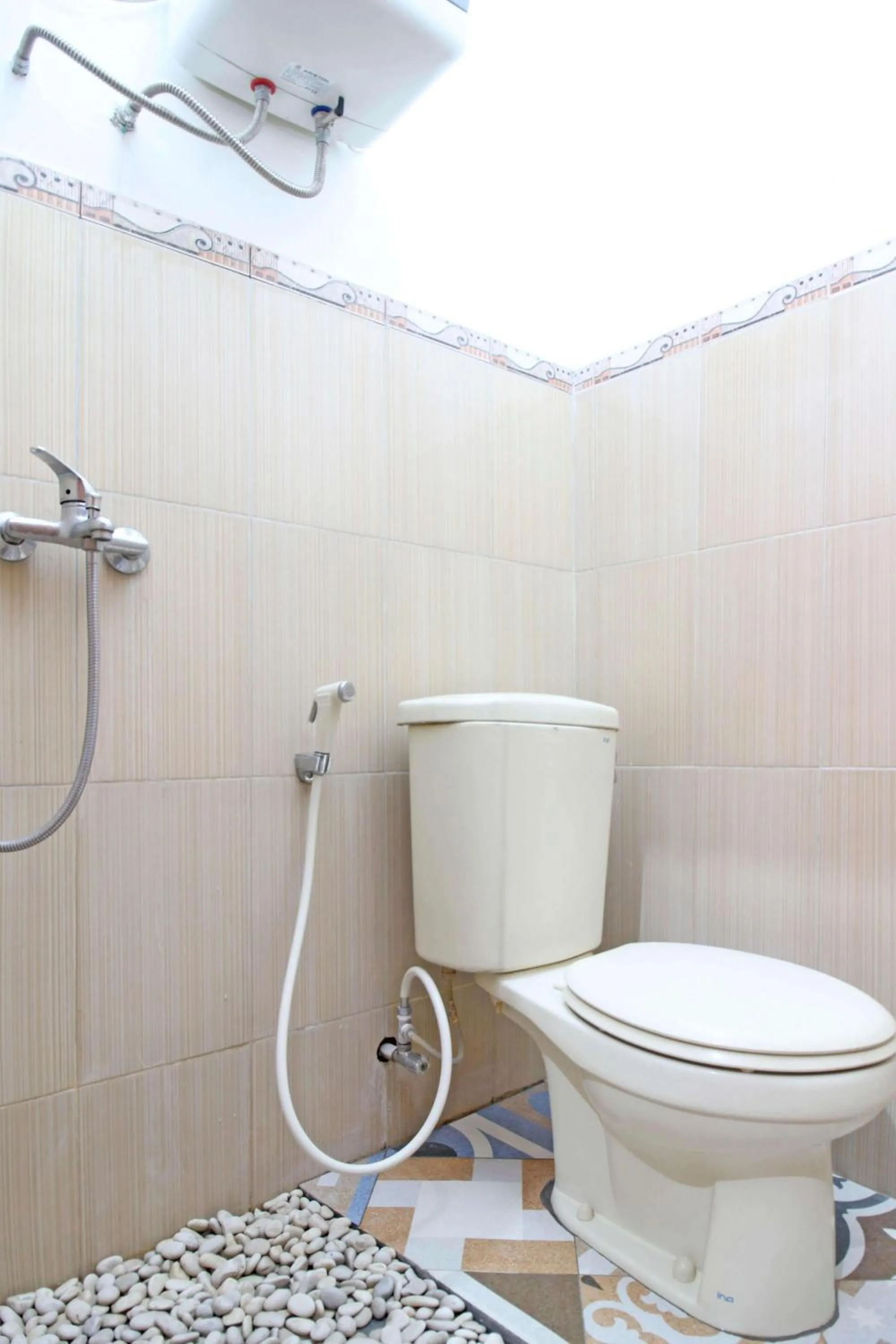 Bathroom in RedDoorz near Pojok Beteng Prawirotaman