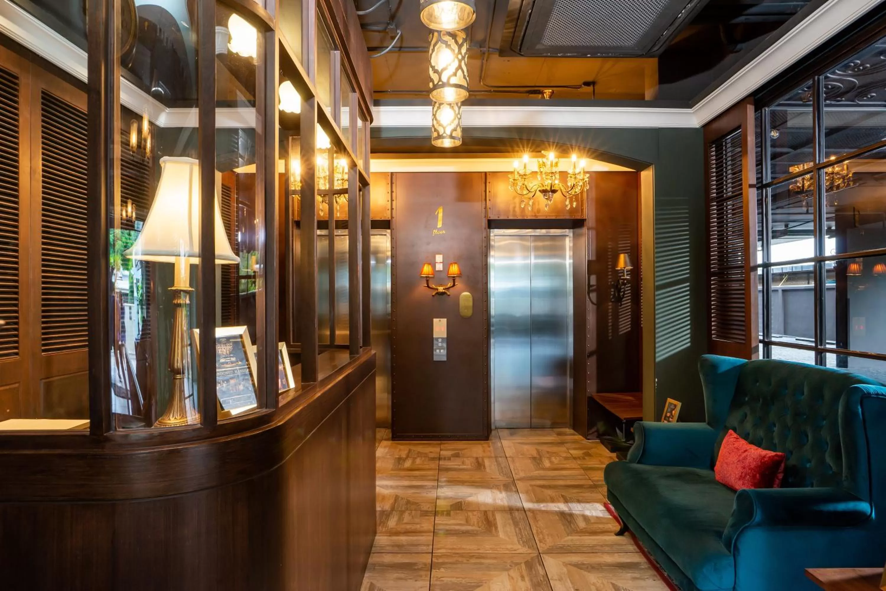 Lobby or reception in The Coach Hotel Sukhumvit - Asok BTS Bangkok