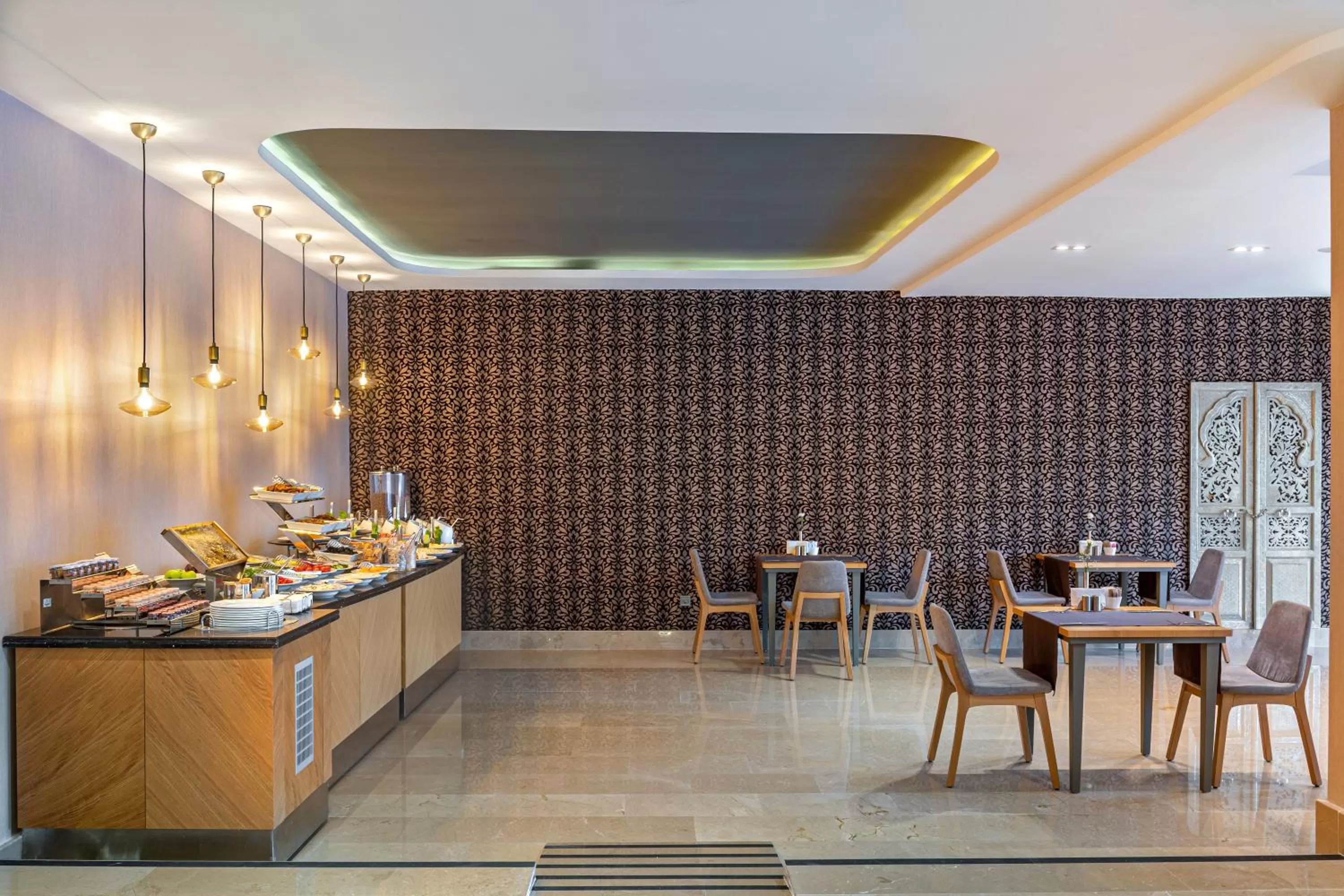 Restaurant/places to eat in Sealife Lounge - Adult only