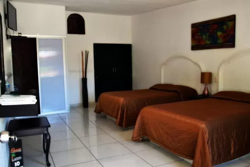 Double Room with Two Double Beds in Hotel Paraiso