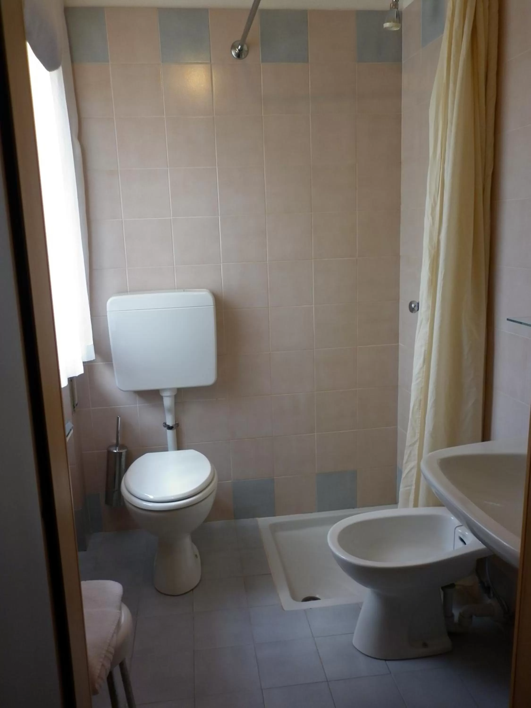 Toilet in Hotel Aurora