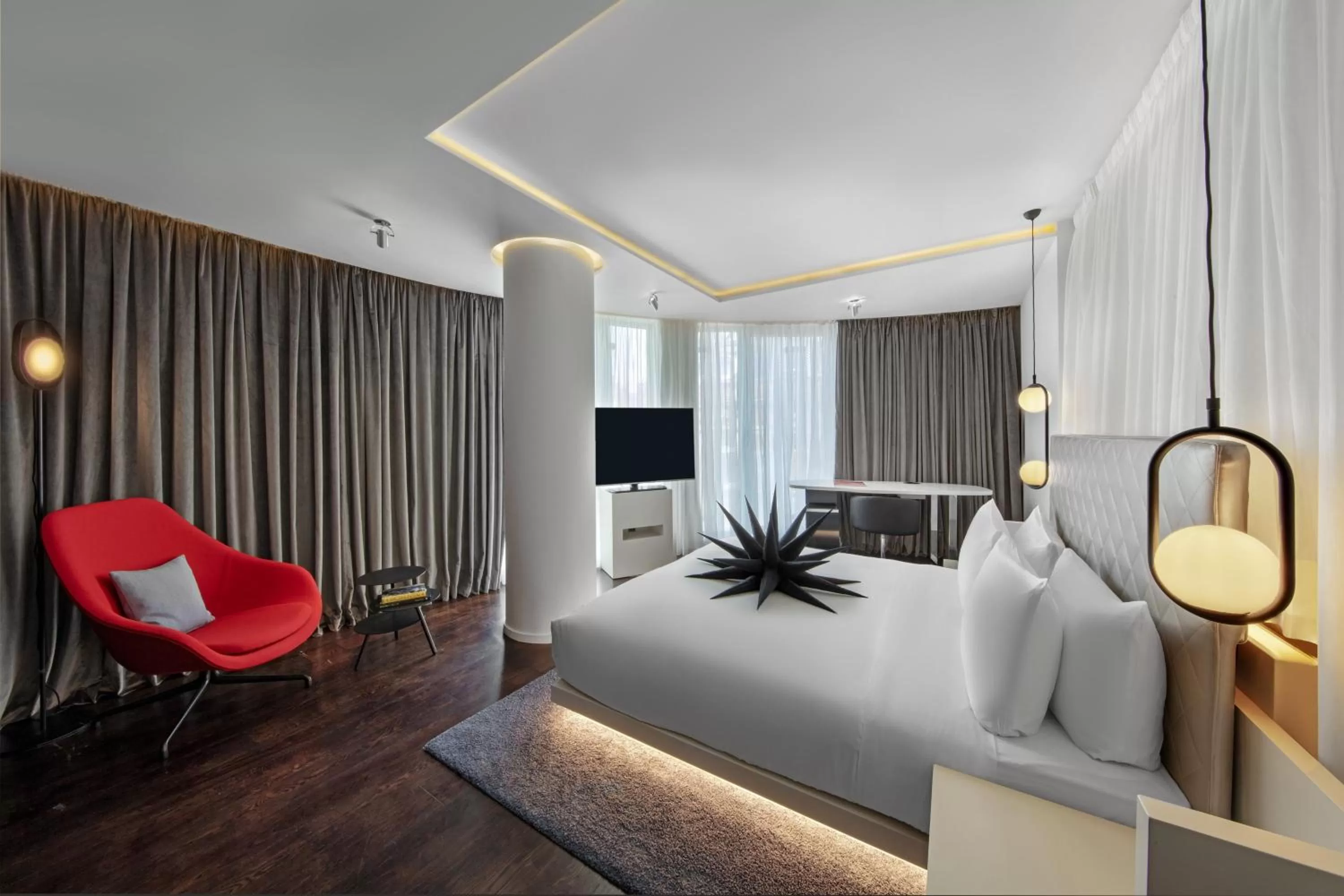 Cool Corner Suite, Suite, 1 King, Corner room in W London