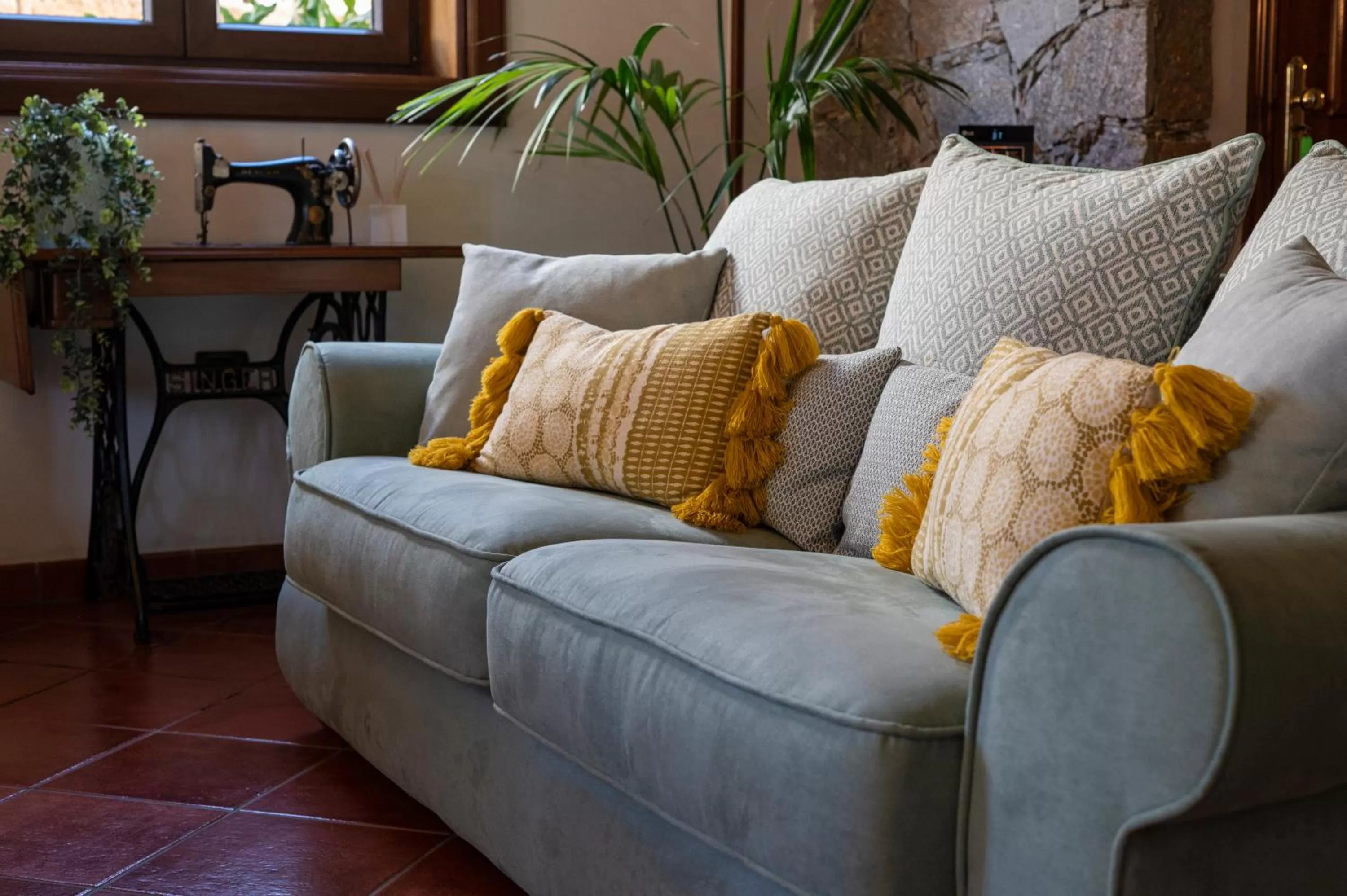 Communal lounge/ TV room in Hotel El Tejar & Spa