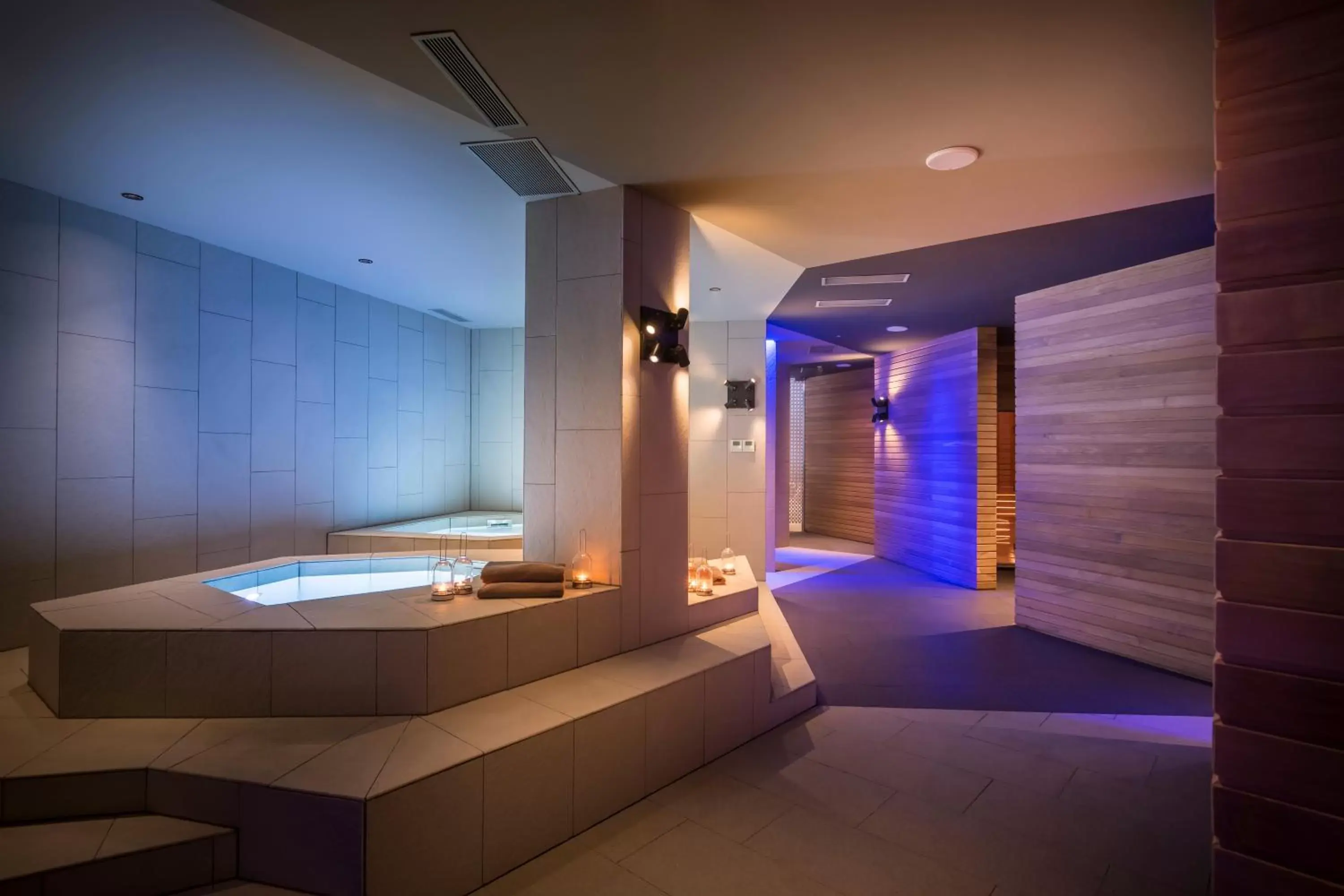 Hot Tub, Bathroom in Maistra Select Family Hotel Amarin