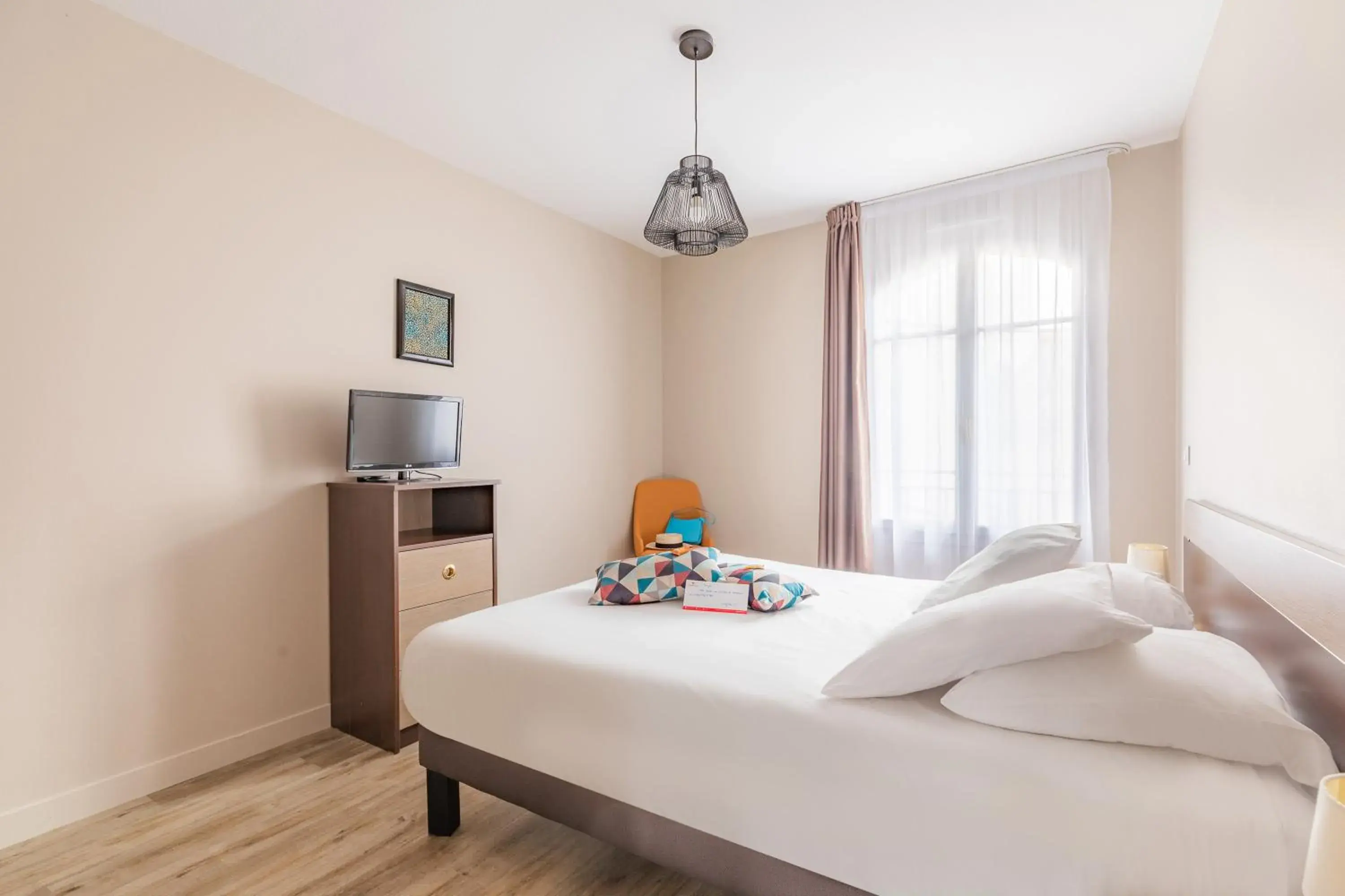 Bed in Appart'City Confort Agen Centre Bed in Appart'City Confort Agen Centre