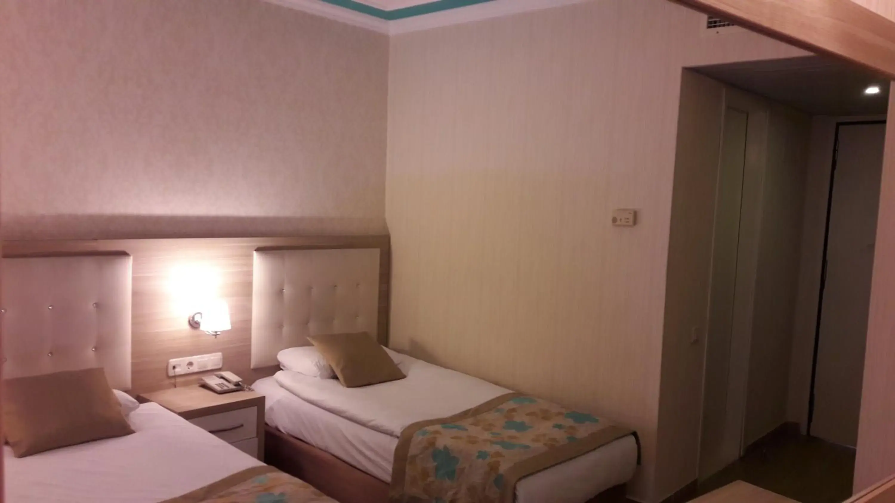 Bedroom, Bed in Cender Hotel