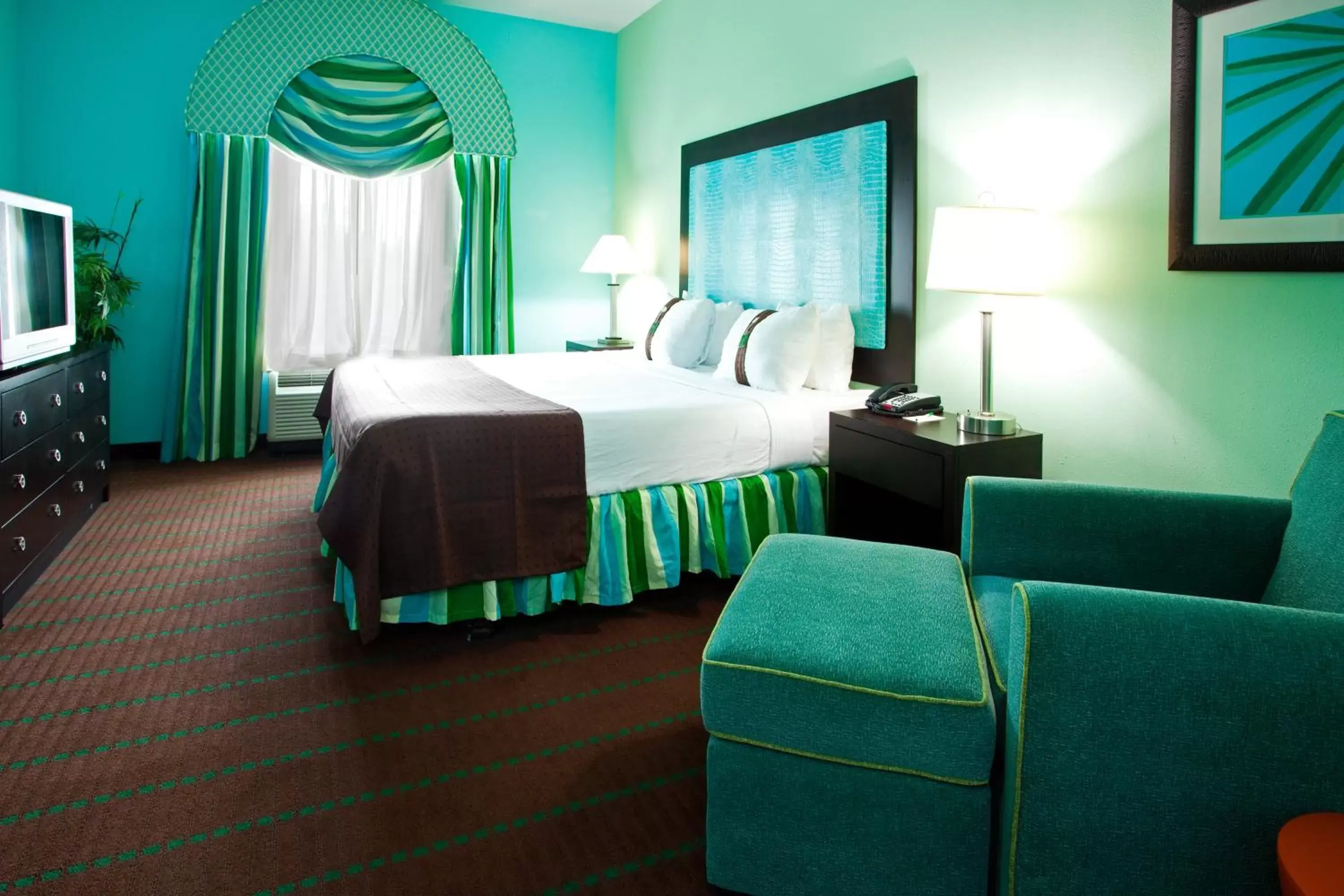 Photo of the whole room, Bed in Holiday Inn Hotel & Suites Ocala Conference Center, an IHG Hotel