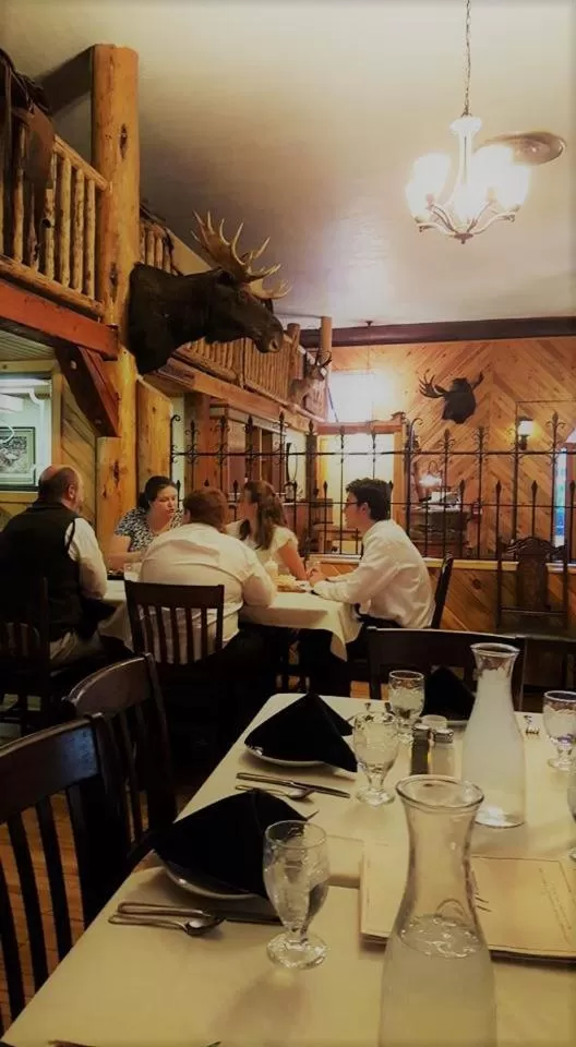 Restaurant/Places to Eat in Colter's Lodge