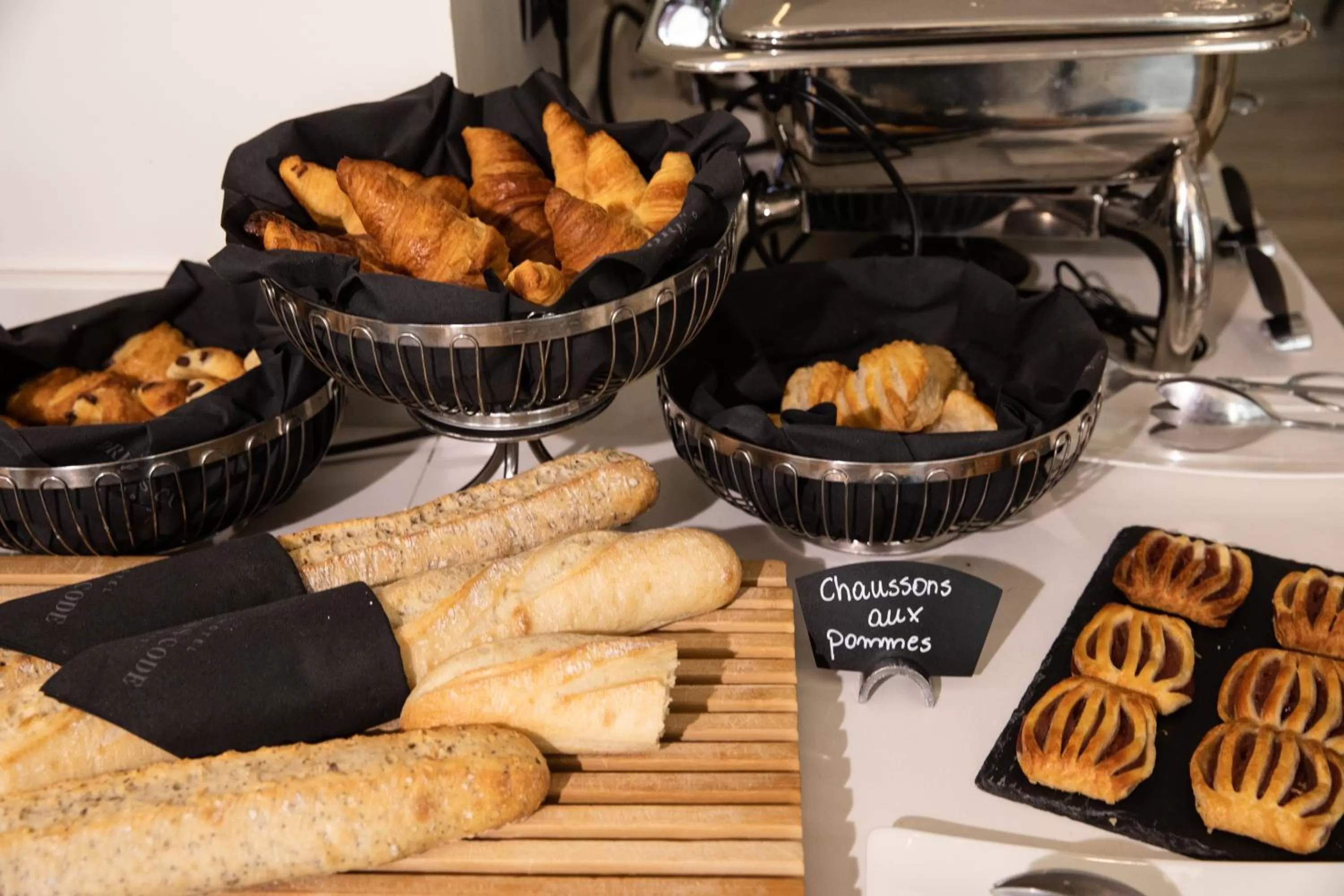 Buffet breakfast in Hôtel Dress Code