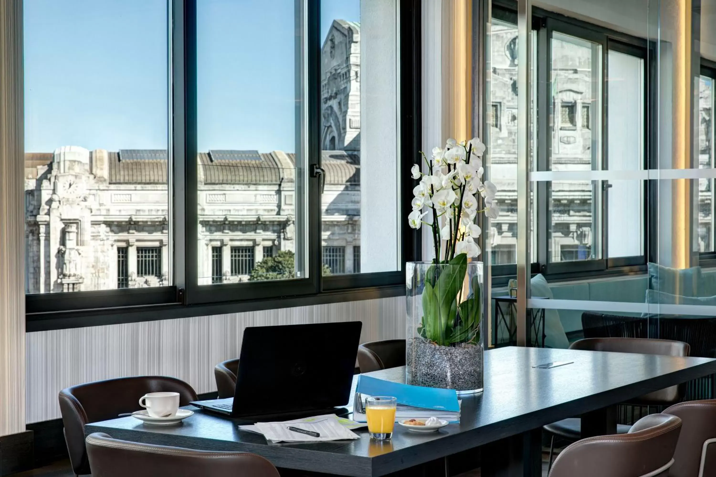 Day, Restaurant/Places to Eat in iQ Hotel Milano