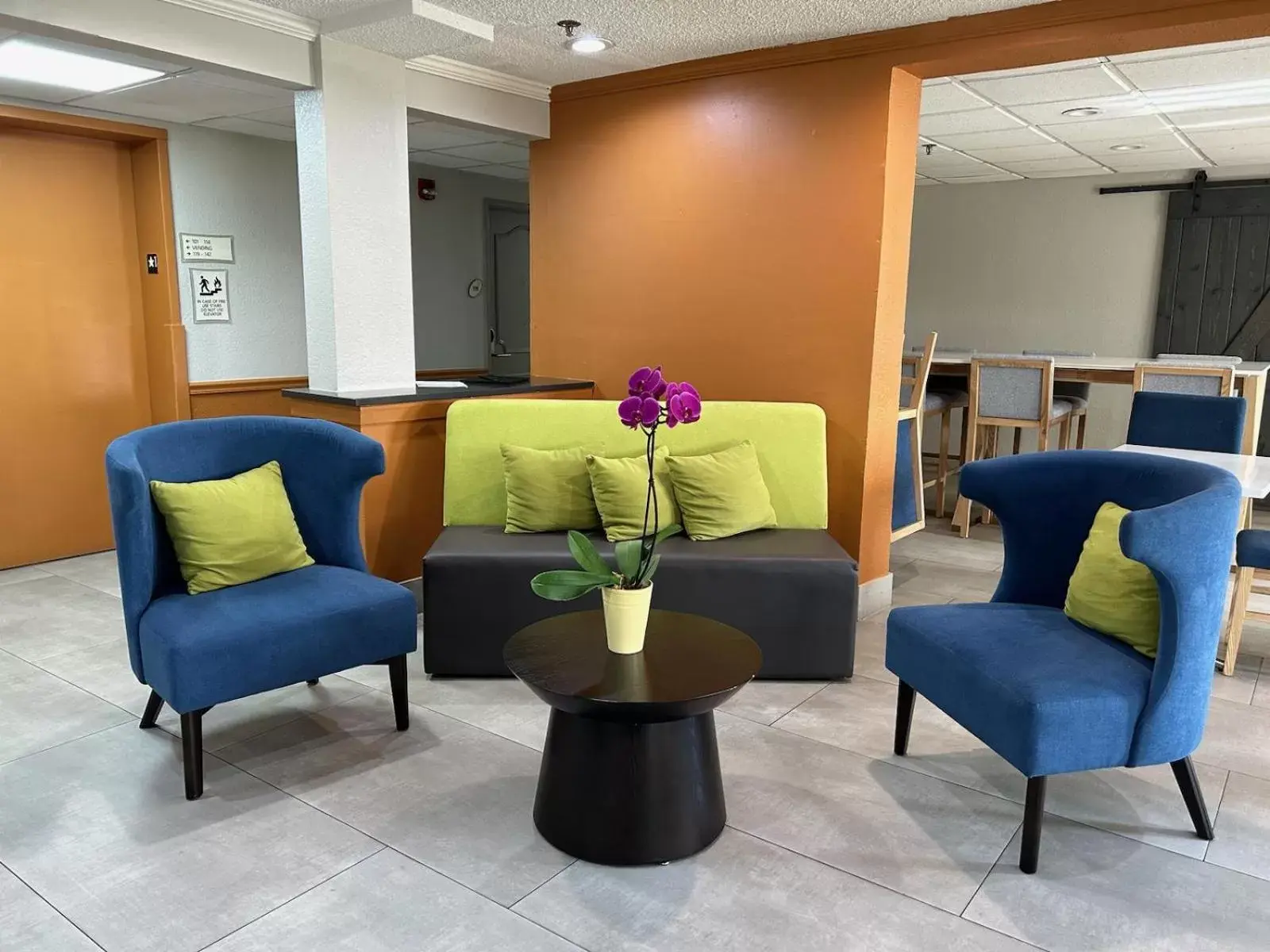 Lobby or reception, Seating Area in La Quinta by Wyndham Orlando South