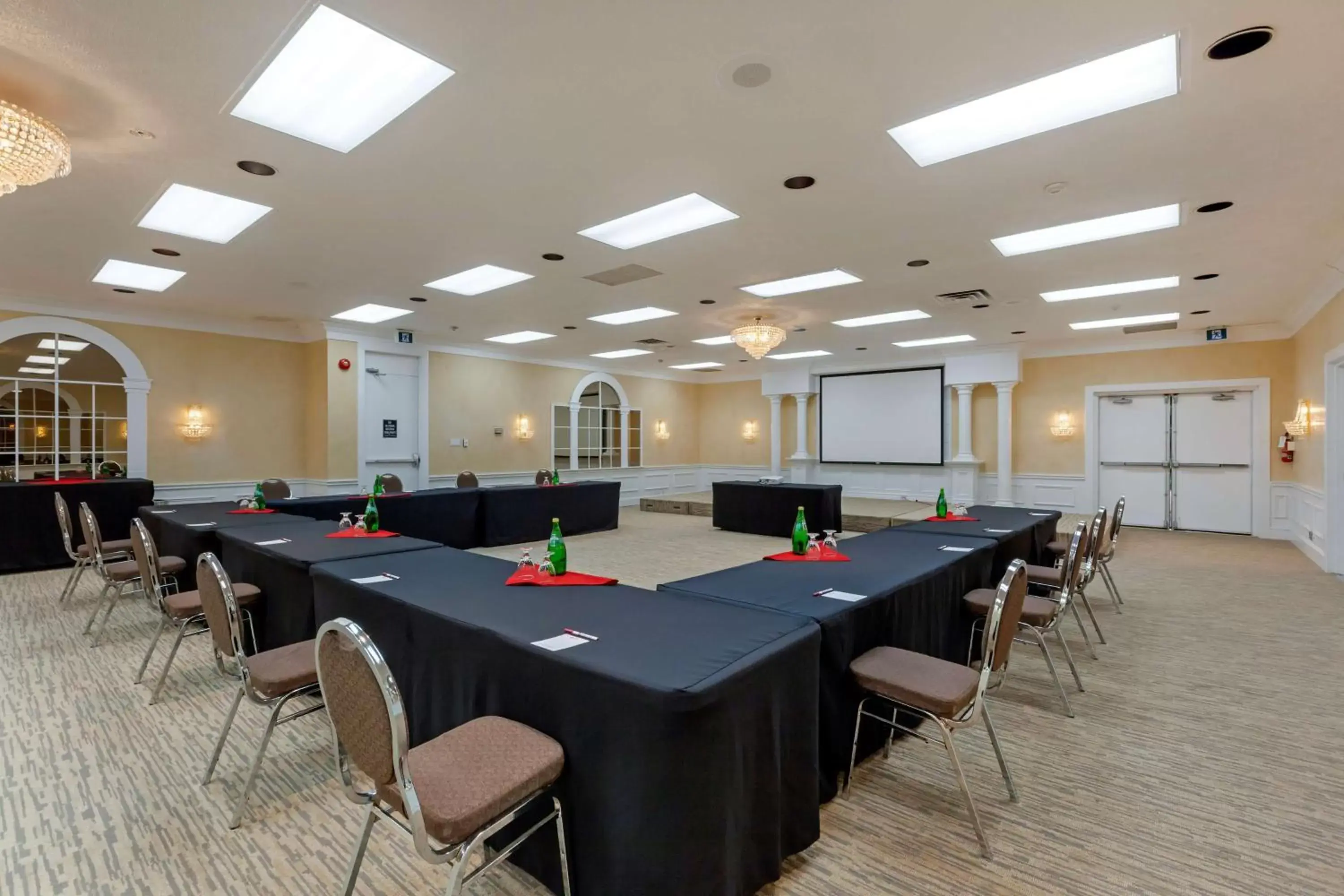 Meeting/conference room in Best Western Plus Mariposa Inn & Conference Centre