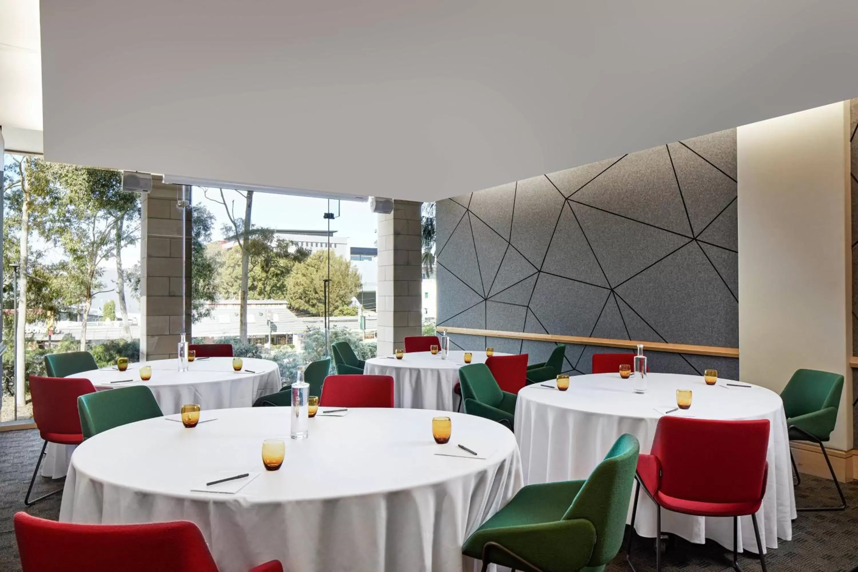Meeting/conference room, Restaurant/Places to Eat in Courtyard by Marriott Sydney-North Ryde