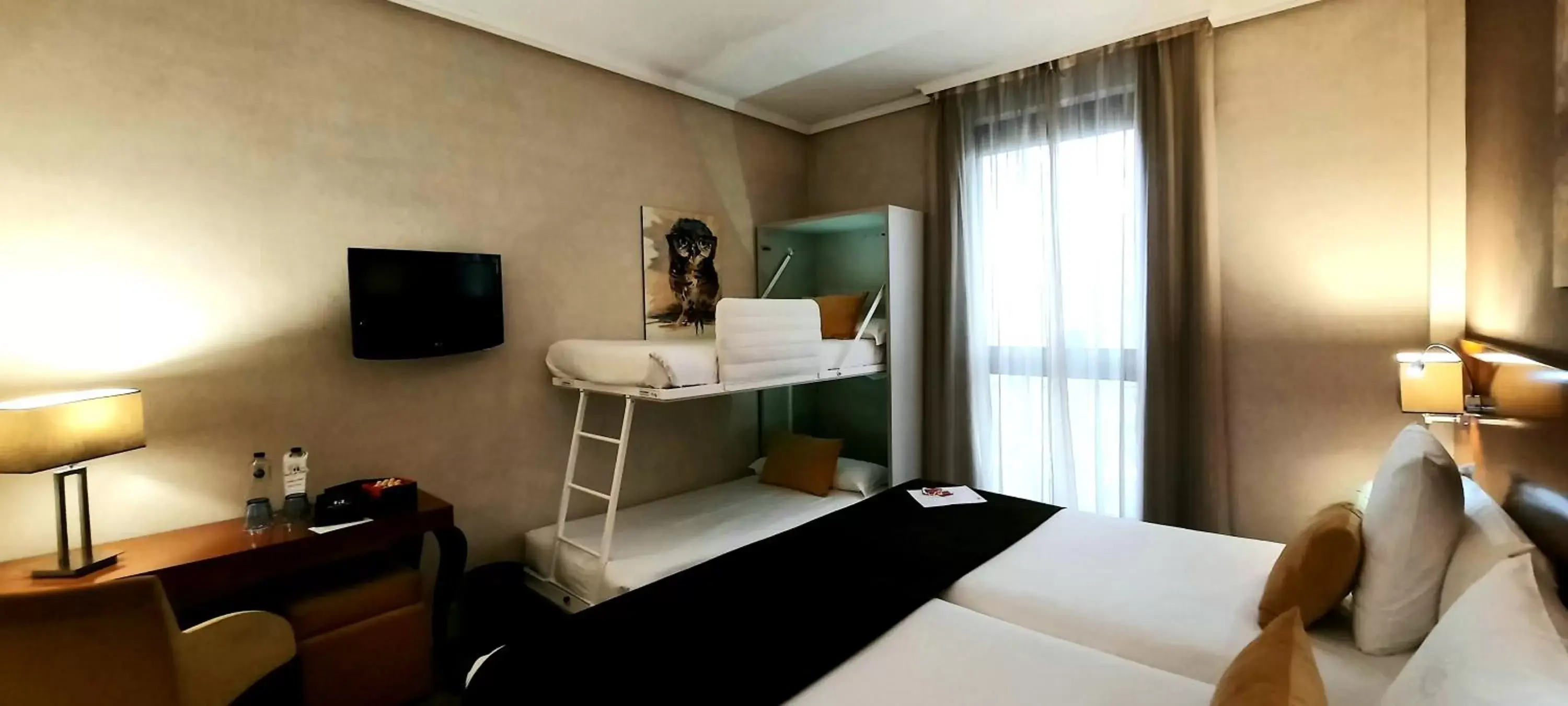 Bedroom, TV/Entertainment Center in Hotel Puerta de Toledo
