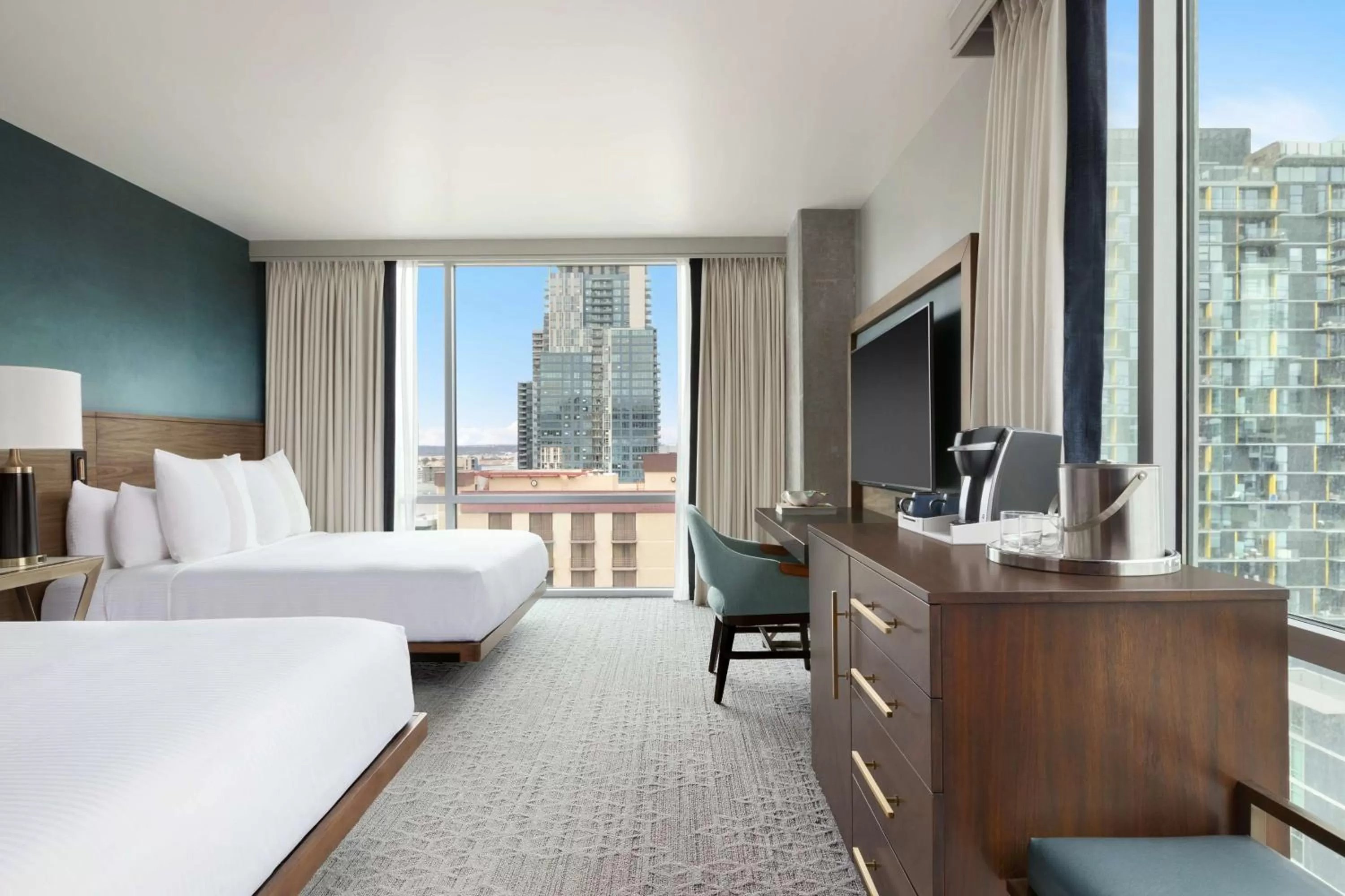 Bedroom, Bed in Carte Hotel San Diego Downtown, Curio Collection By Hilton