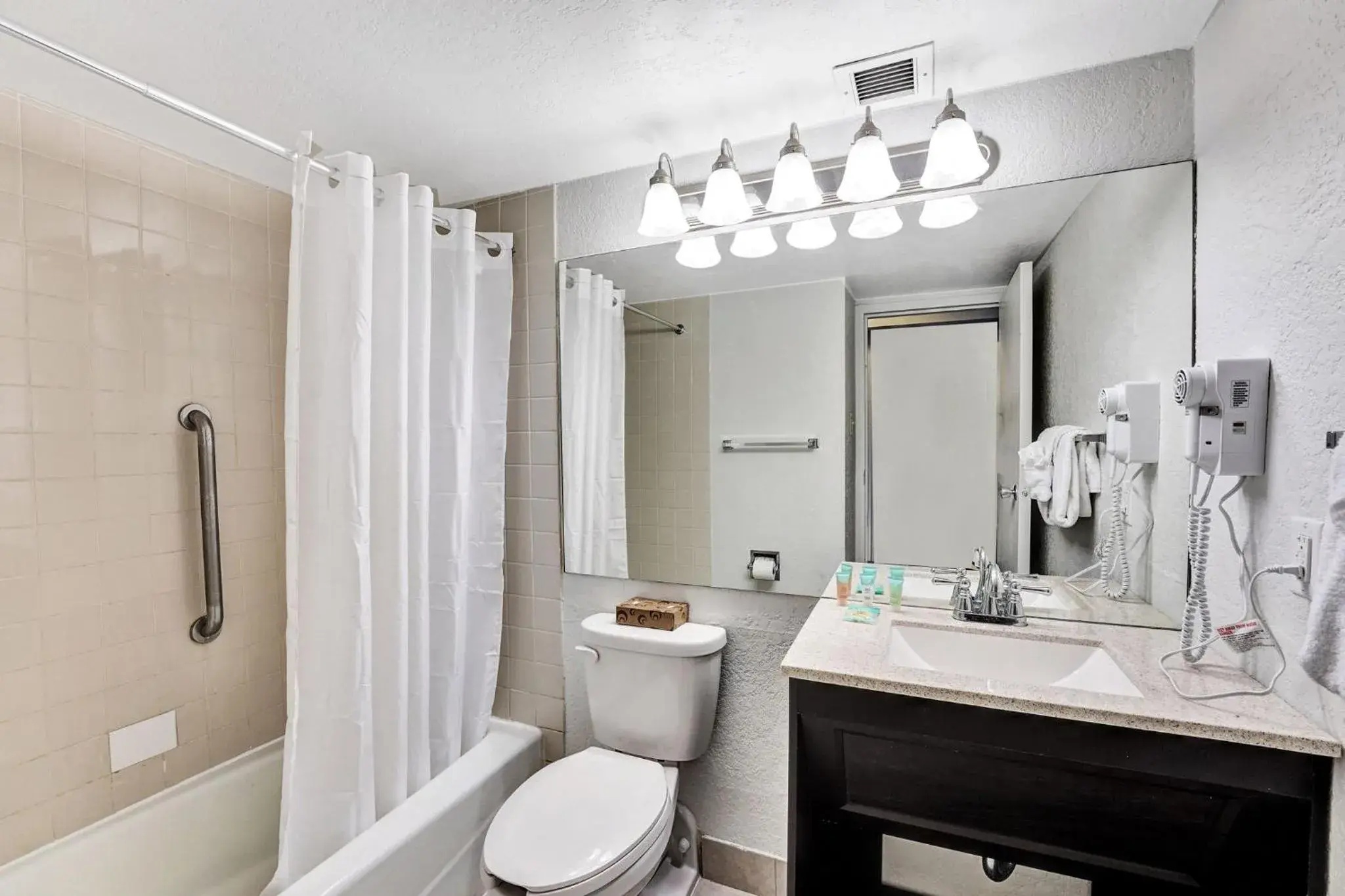 Bathroom in Plaza Hotel Fort Lauderdale