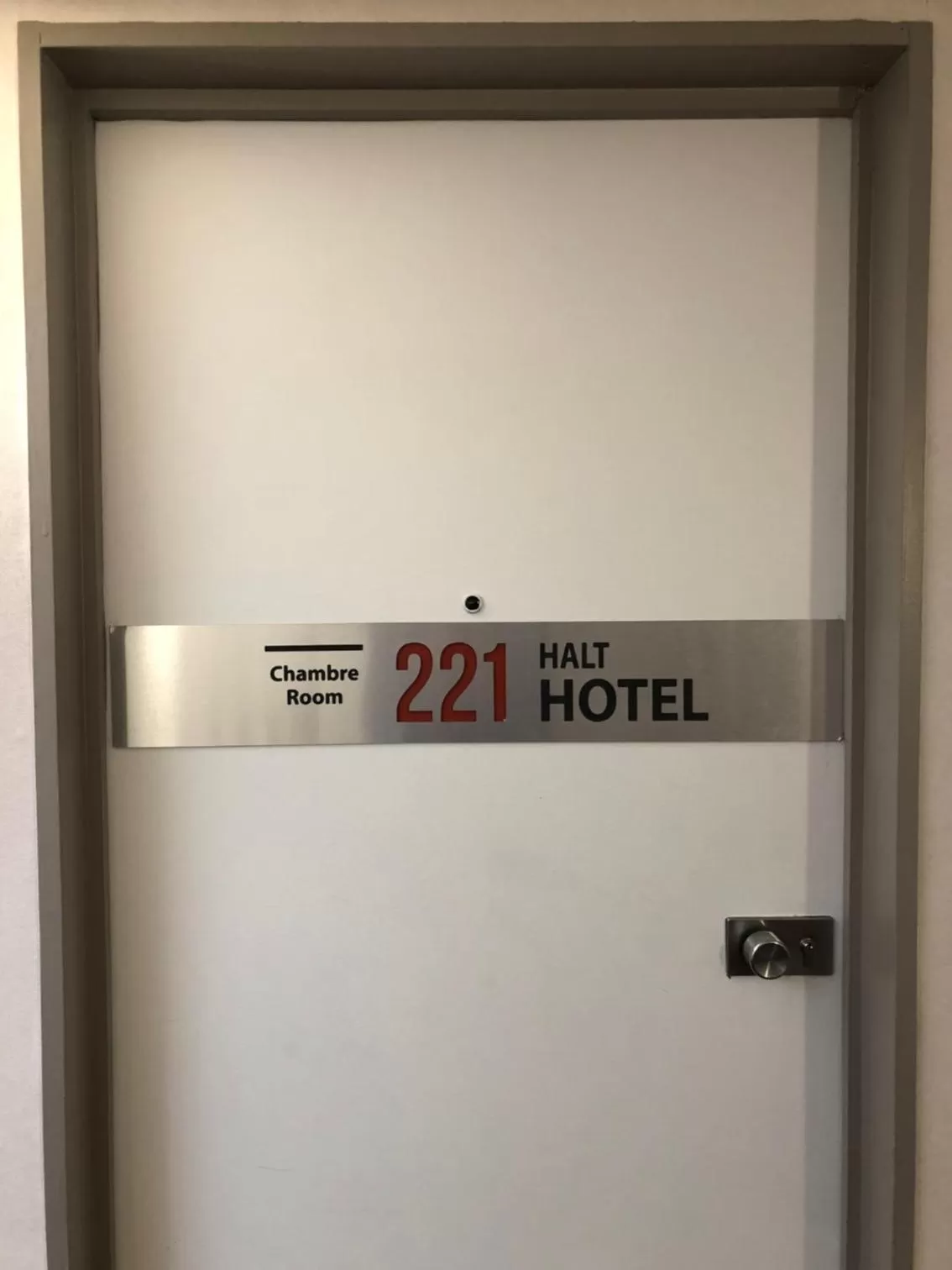 Text overlay in HALT HOTEL - Choisissez l'Hôtellerie Indépendante