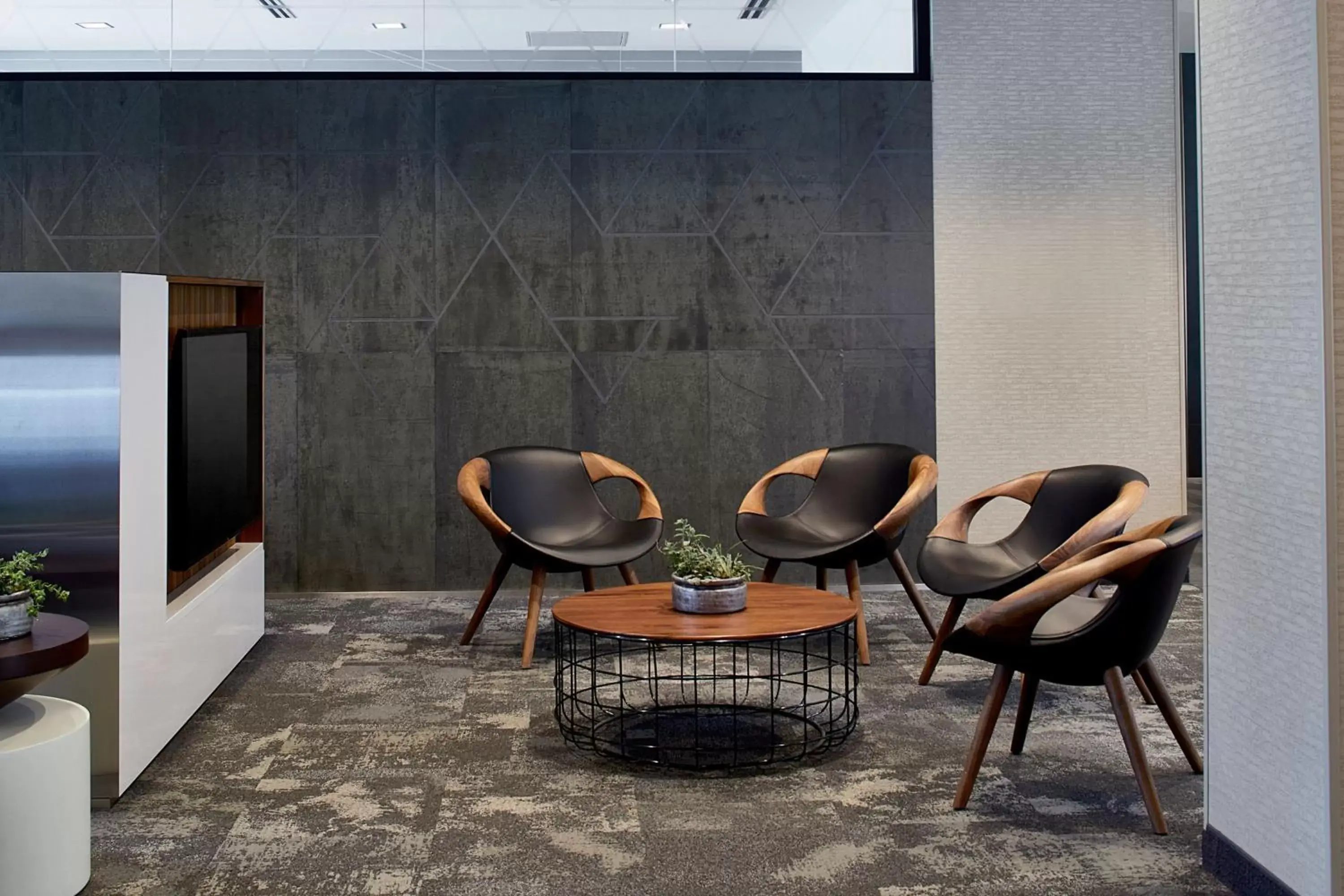 Lobby or reception, Seating Area in Courtyard by Marriott Minneapolis West