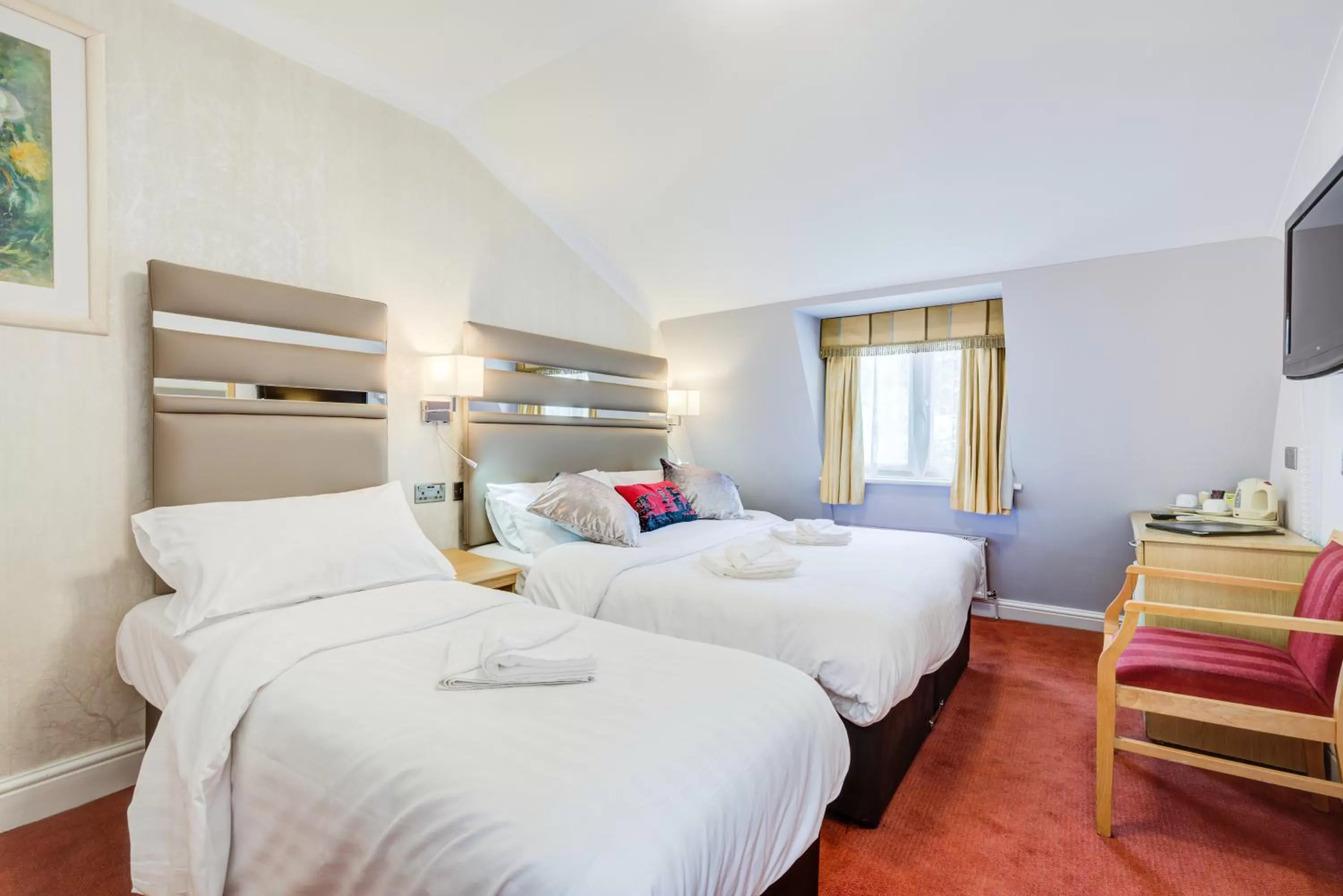 Bed in KingswayPark Hotel at Park Avenue