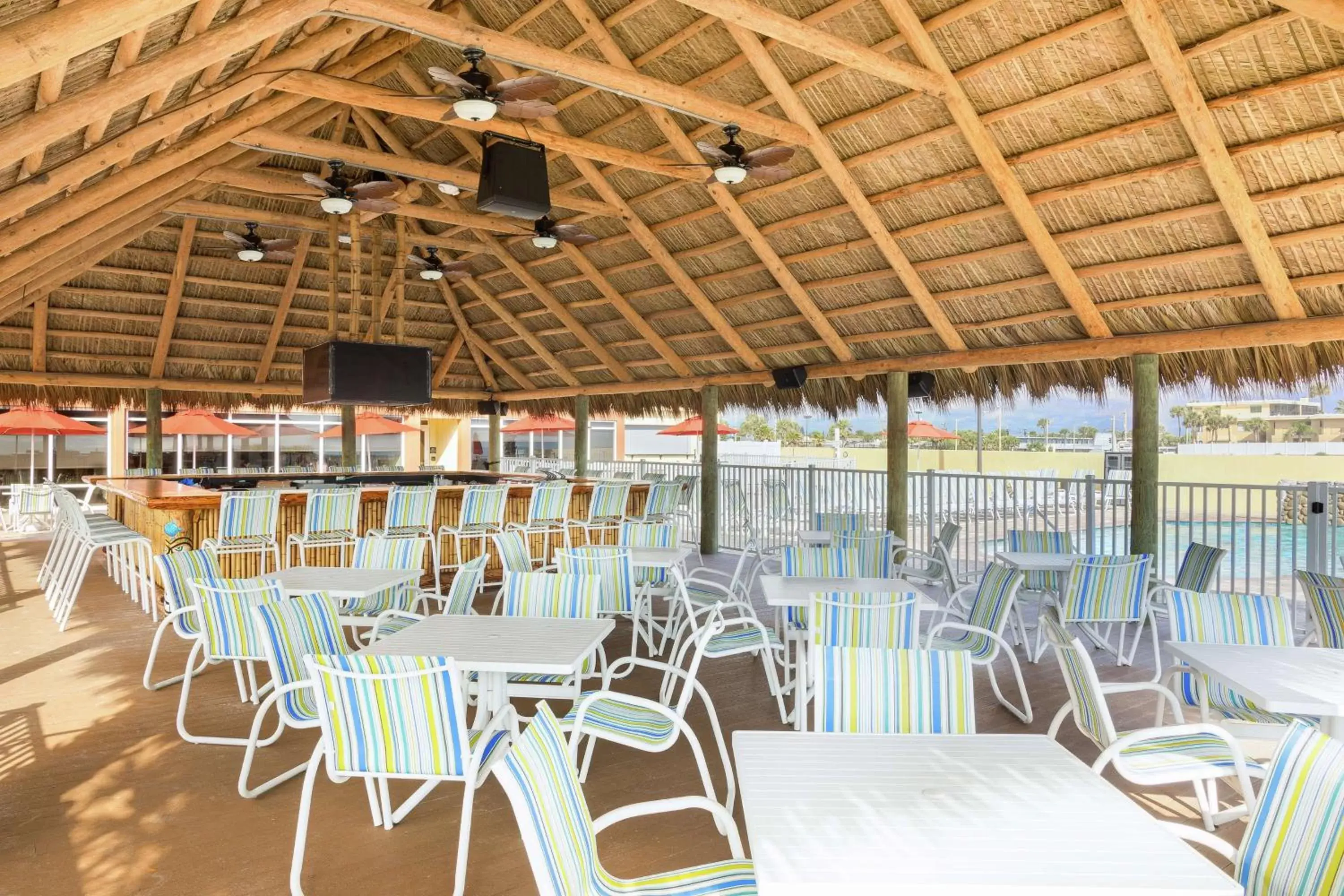 Lounge or bar, Restaurant/Places to Eat in Hampton Inn Daytona Beach/Beachfront