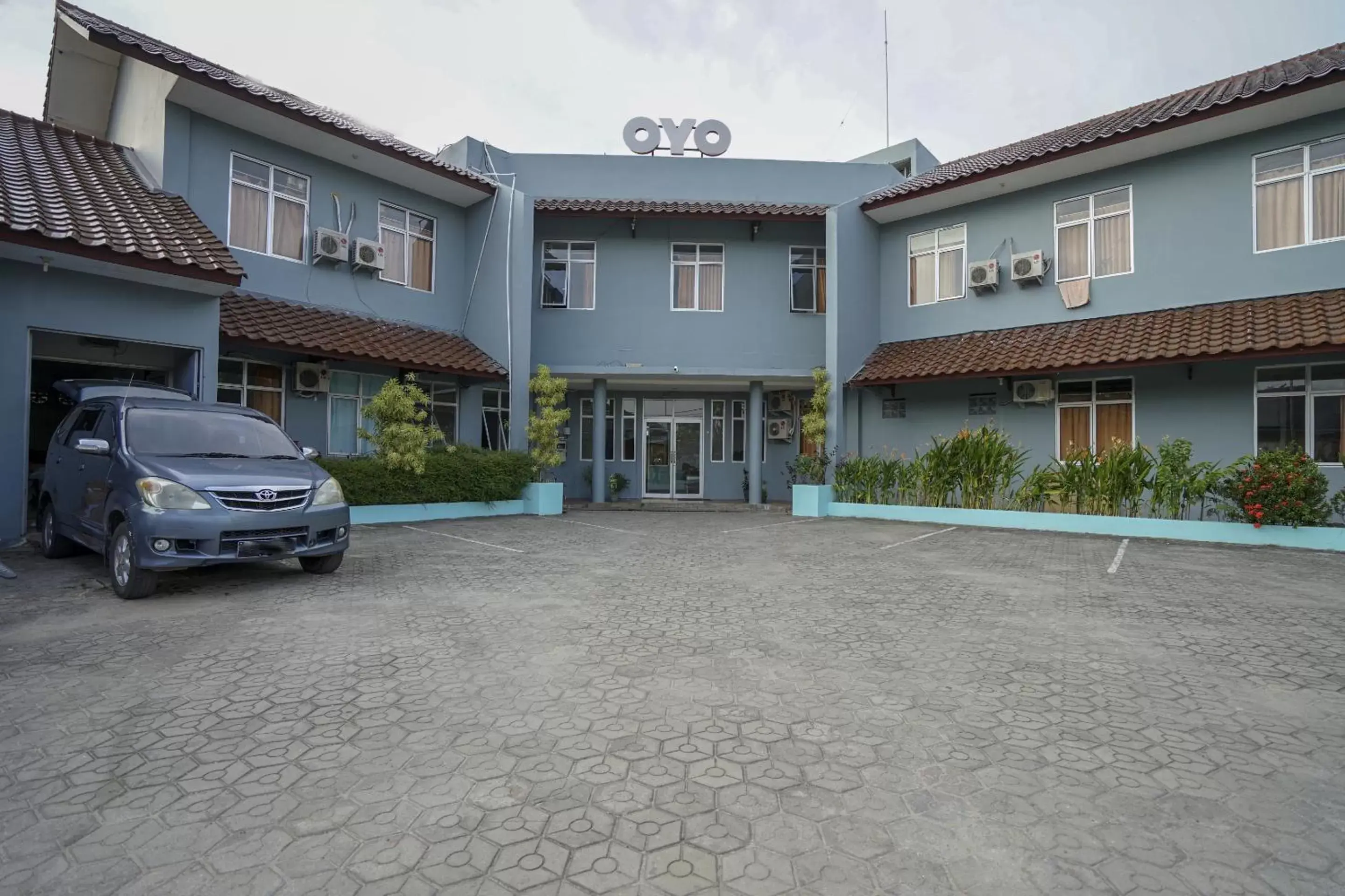 Facade/entrance in Super OYO 1844 Bravo Residence Facade/entrance in Super OYO 1844 Bravo Residence