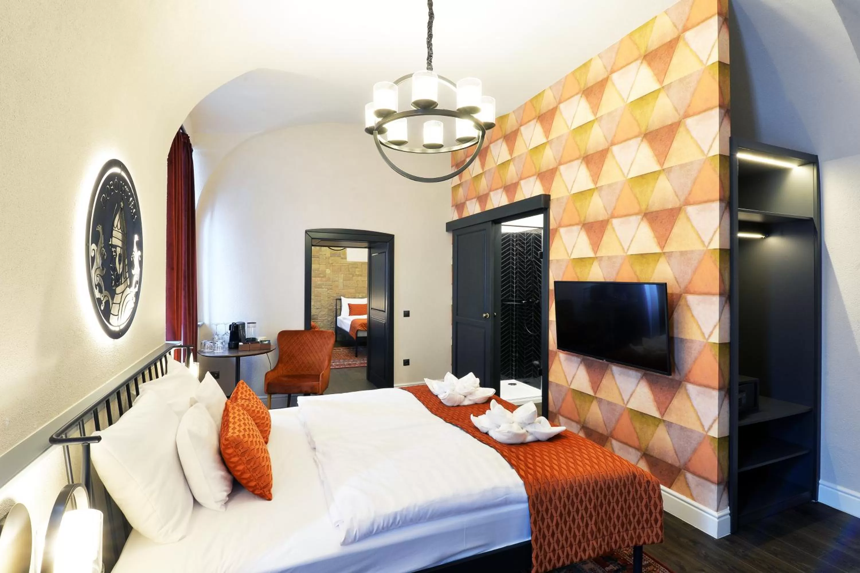 Photo of the whole room, Bed in 1552 Boutique Hotel