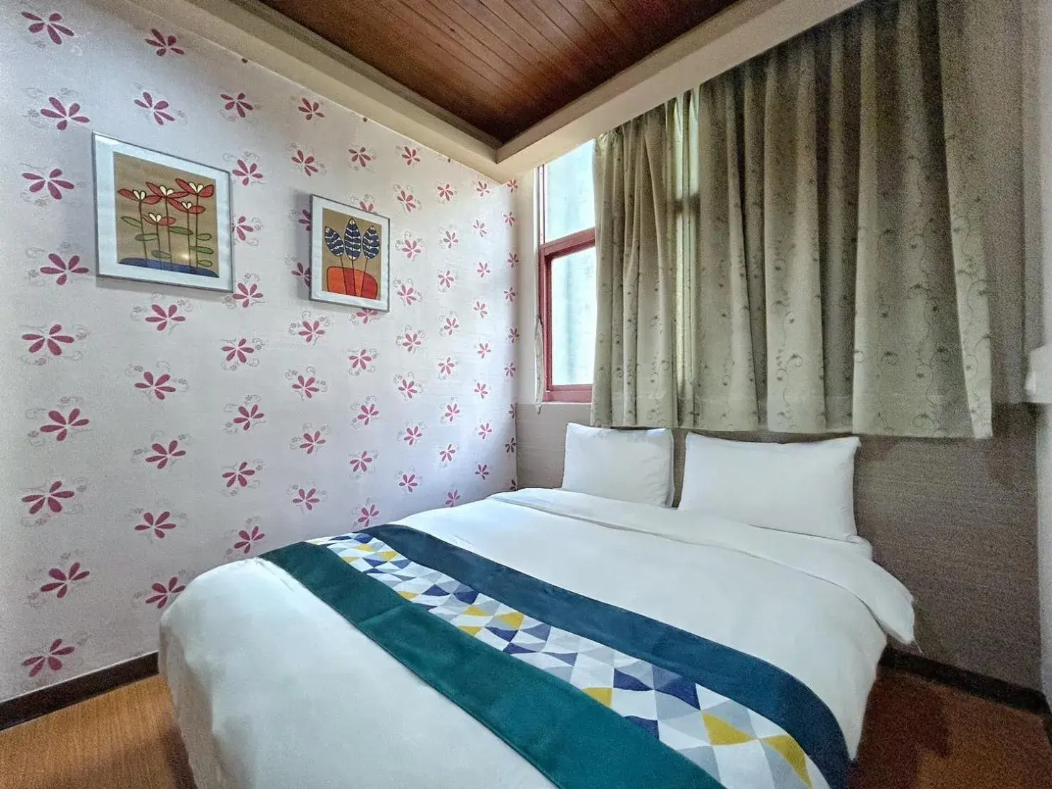 Property building, Bed in Fulong Hotel