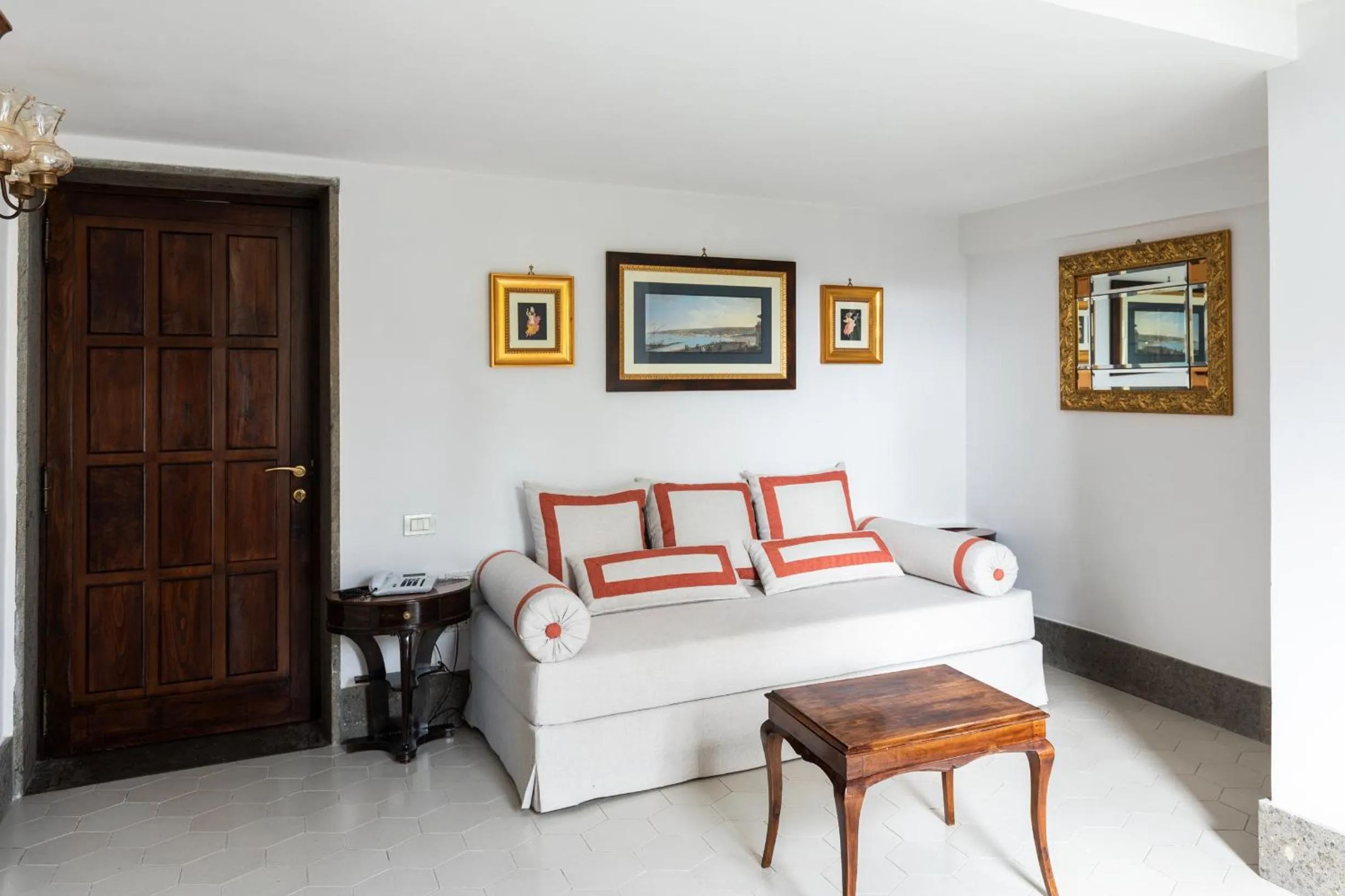 Living room in Grand Hotel Cocumella