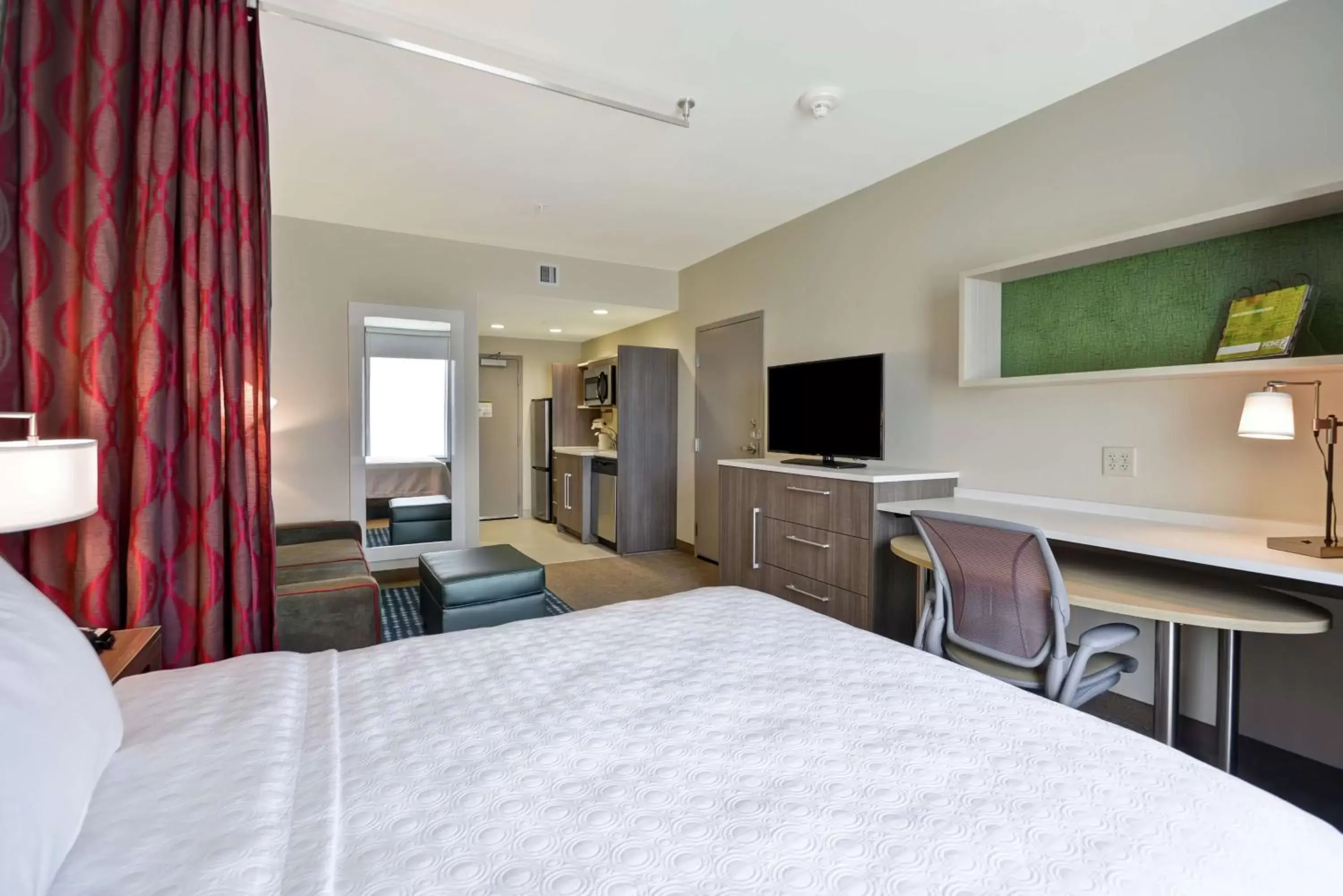 Bedroom, Bed in Home2 Suites By Hilton Plymouth Minneapolis