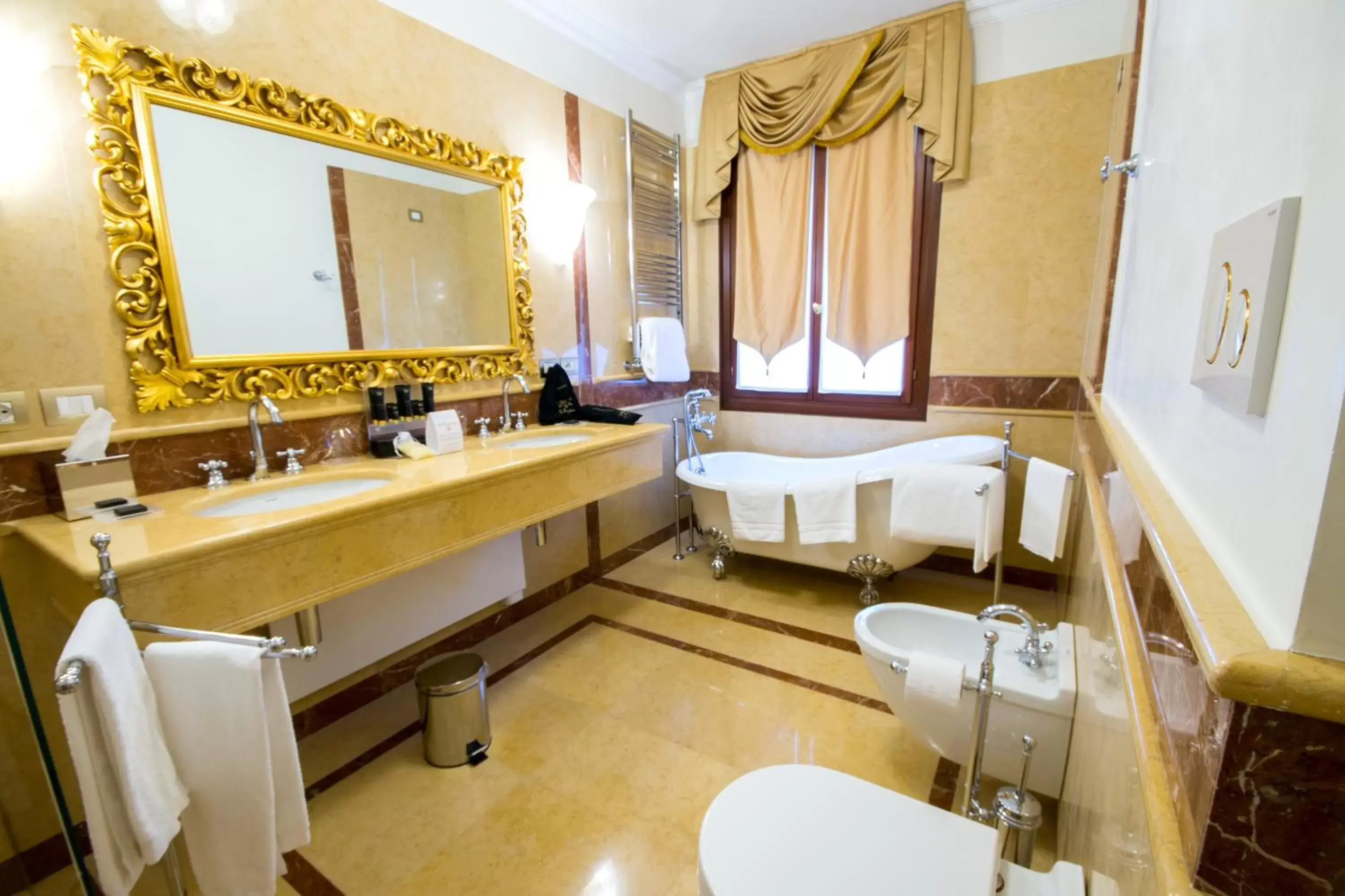Bedroom, Bathroom in Ca' Bonfadini Historic Experience