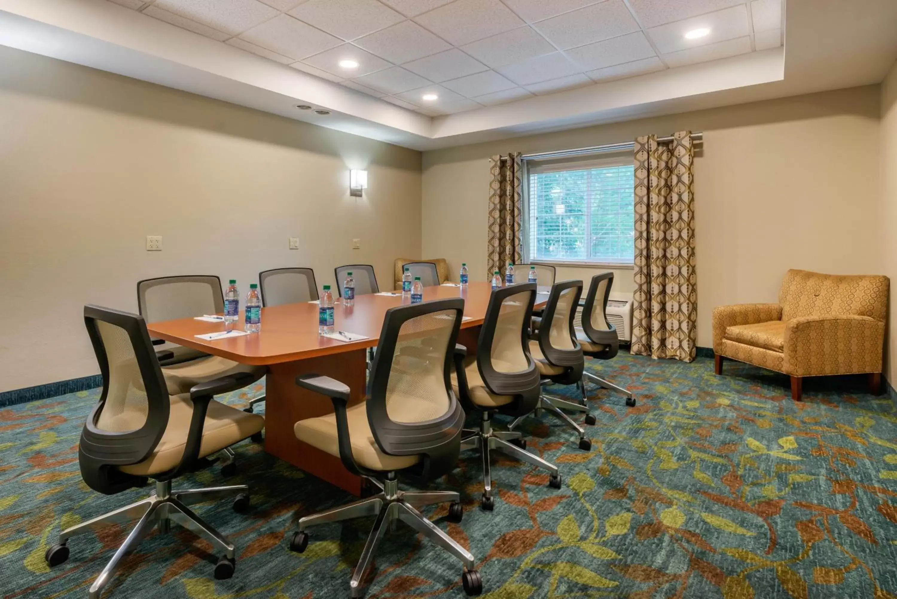 Meeting/conference room in Candlewood Suites Fort Myers Interstate 75, an IHG Hotel