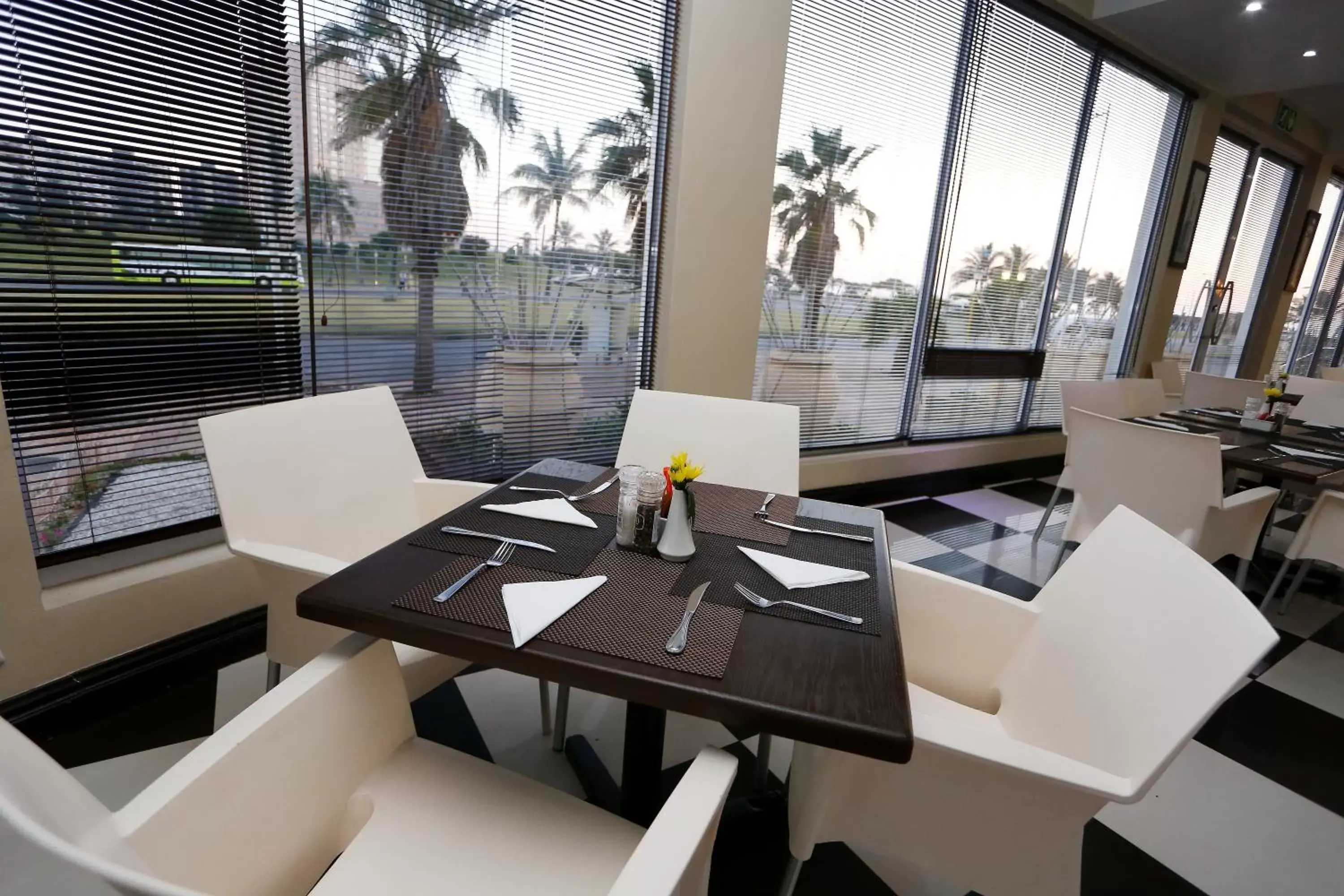 Restaurant/Places to Eat in Pavilion Hotel Durban