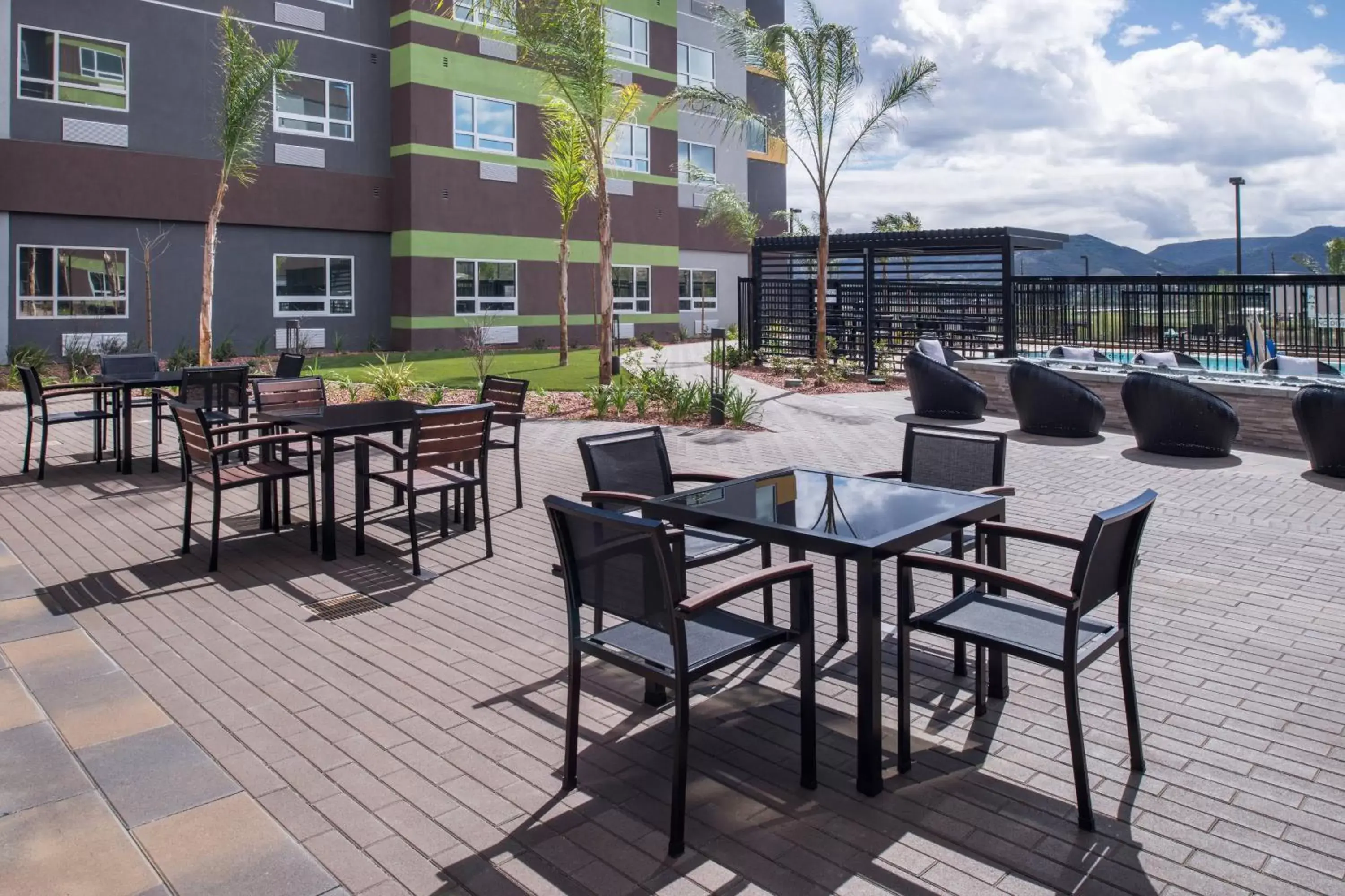 Property building, Restaurant/Places to Eat in Courtyard by Marriott Temecula Murrieta