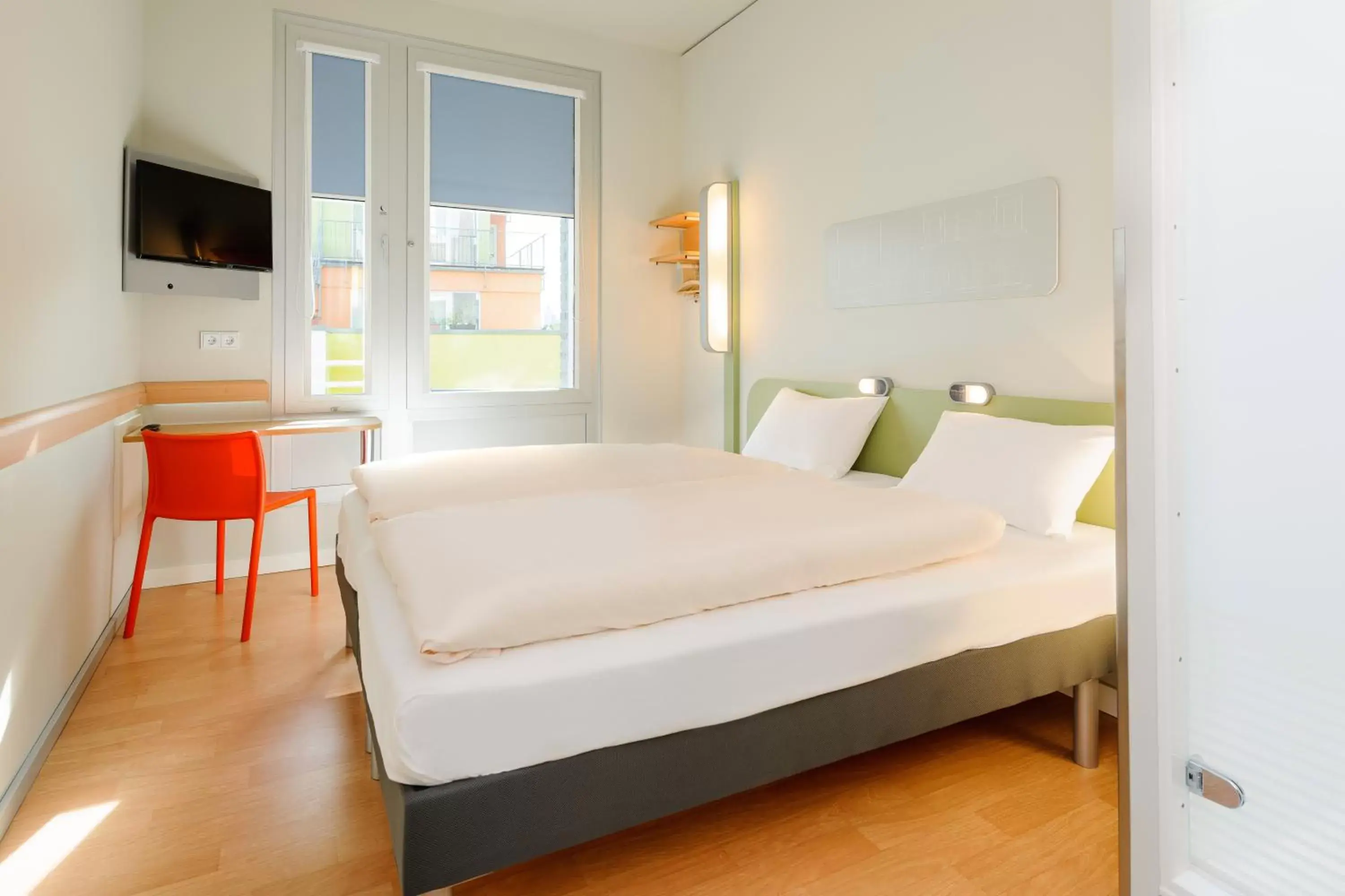 Photo of the whole room, Bed in ibis budget Frankfurt City Ost