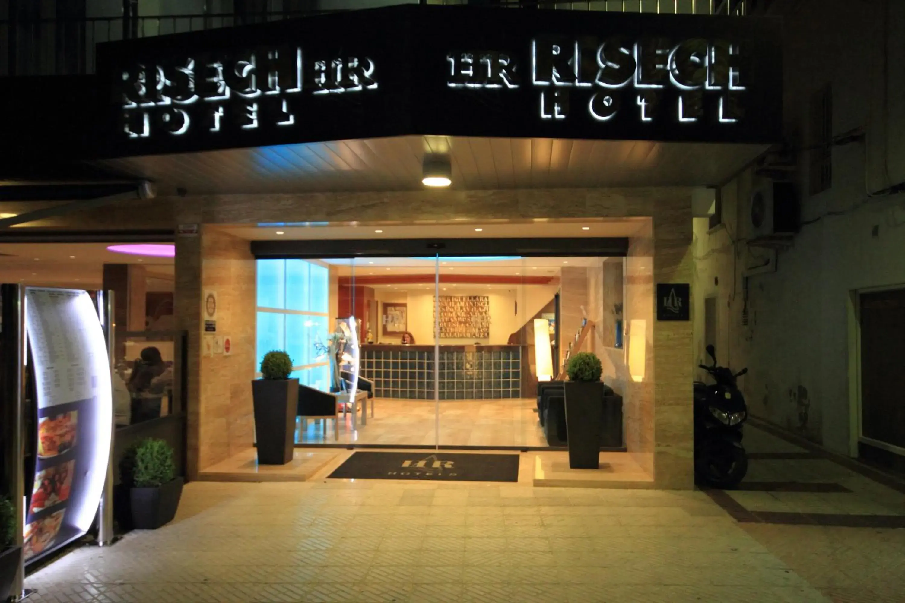 Facade/entrance in Hotel Risech