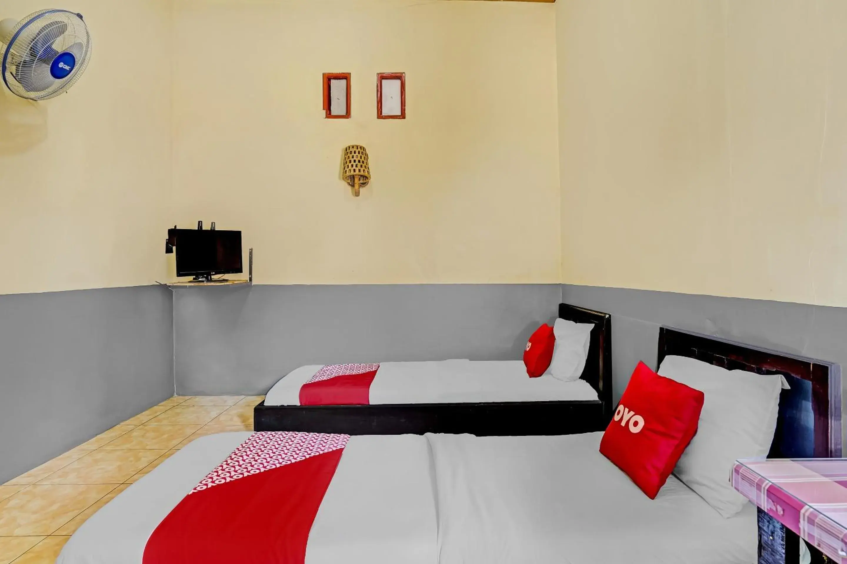 Bedroom, Bed in SUPER OYO 90405 Penginapan Sasti Kuningan