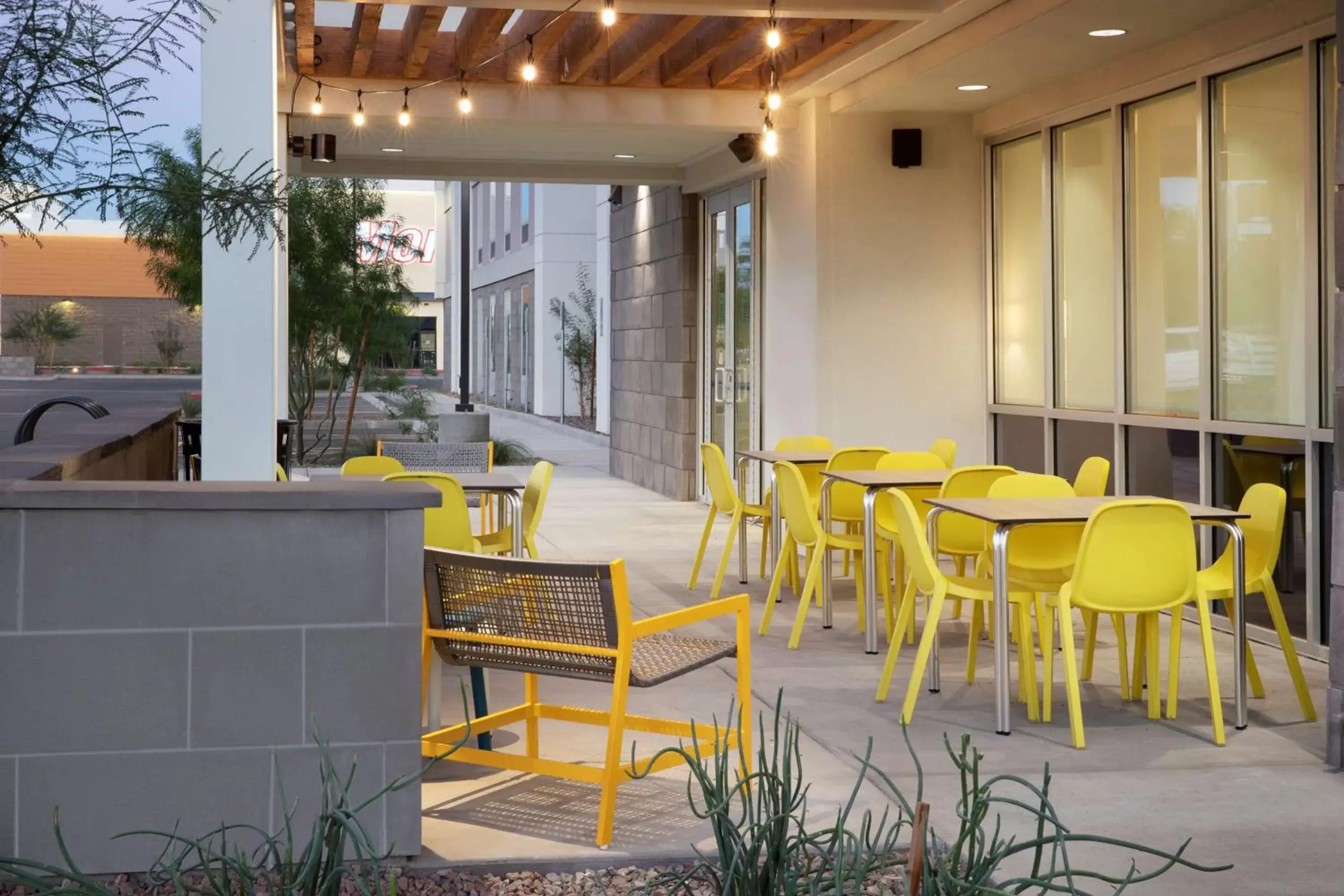 Patio, Restaurant/Places to Eat in Home2 Suites By Hilton Phoenix Avondale, Az