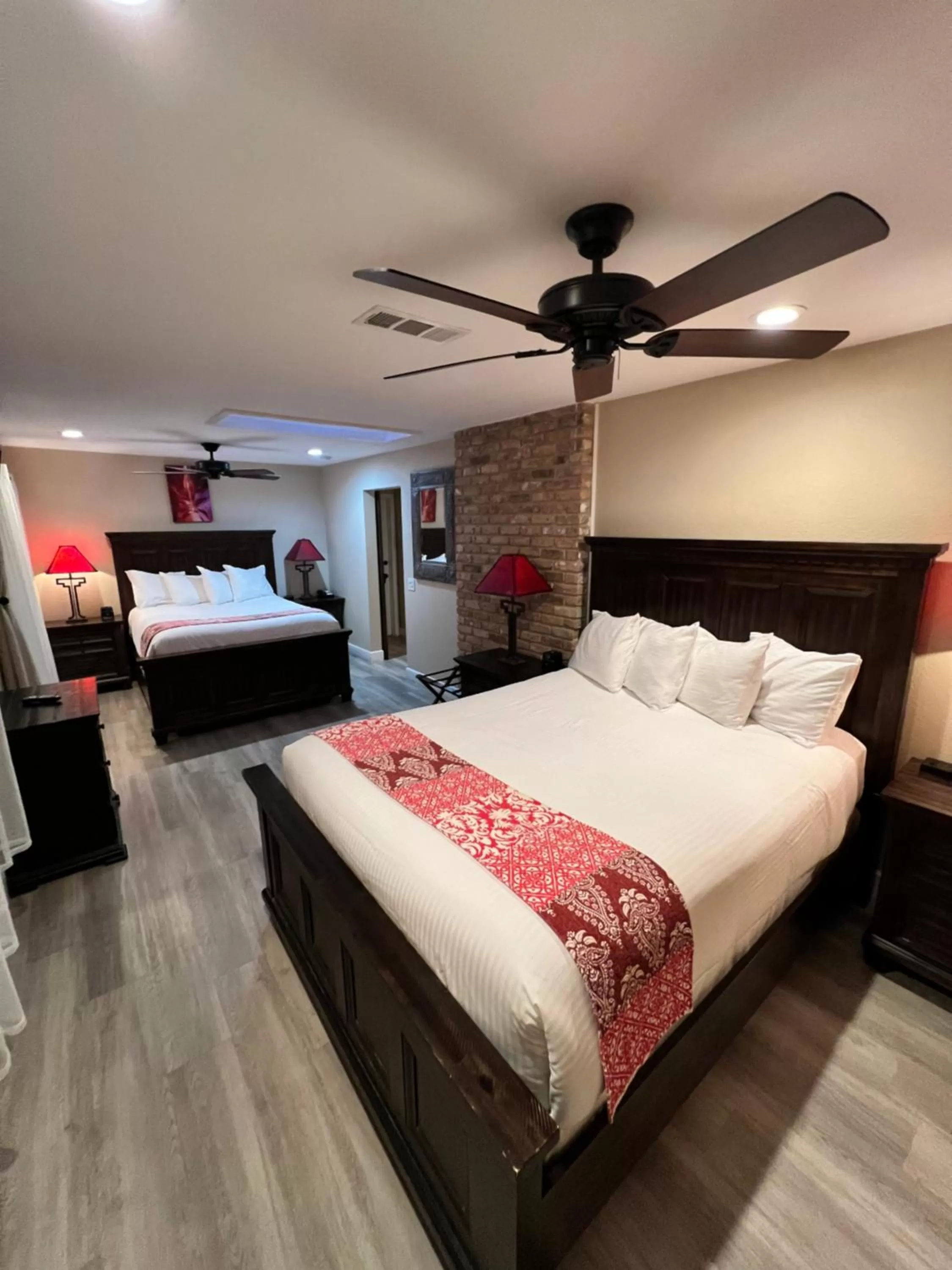 Bedroom, Bed in Lantern Light Inn - Romantic Getaway