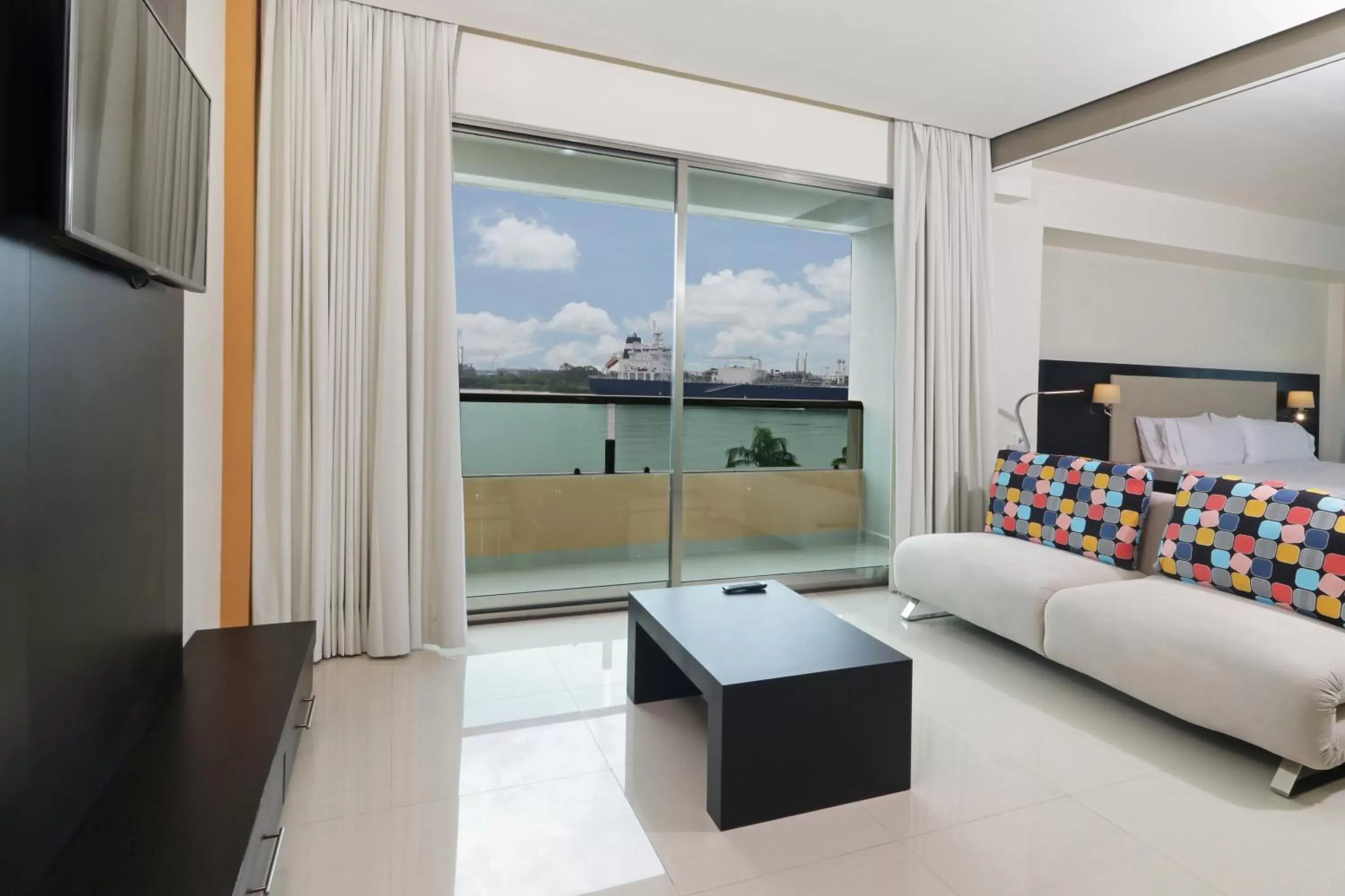 Photo of the whole room, Seating Area in Holiday Inn Express - Tuxpan, an IHG Hotel