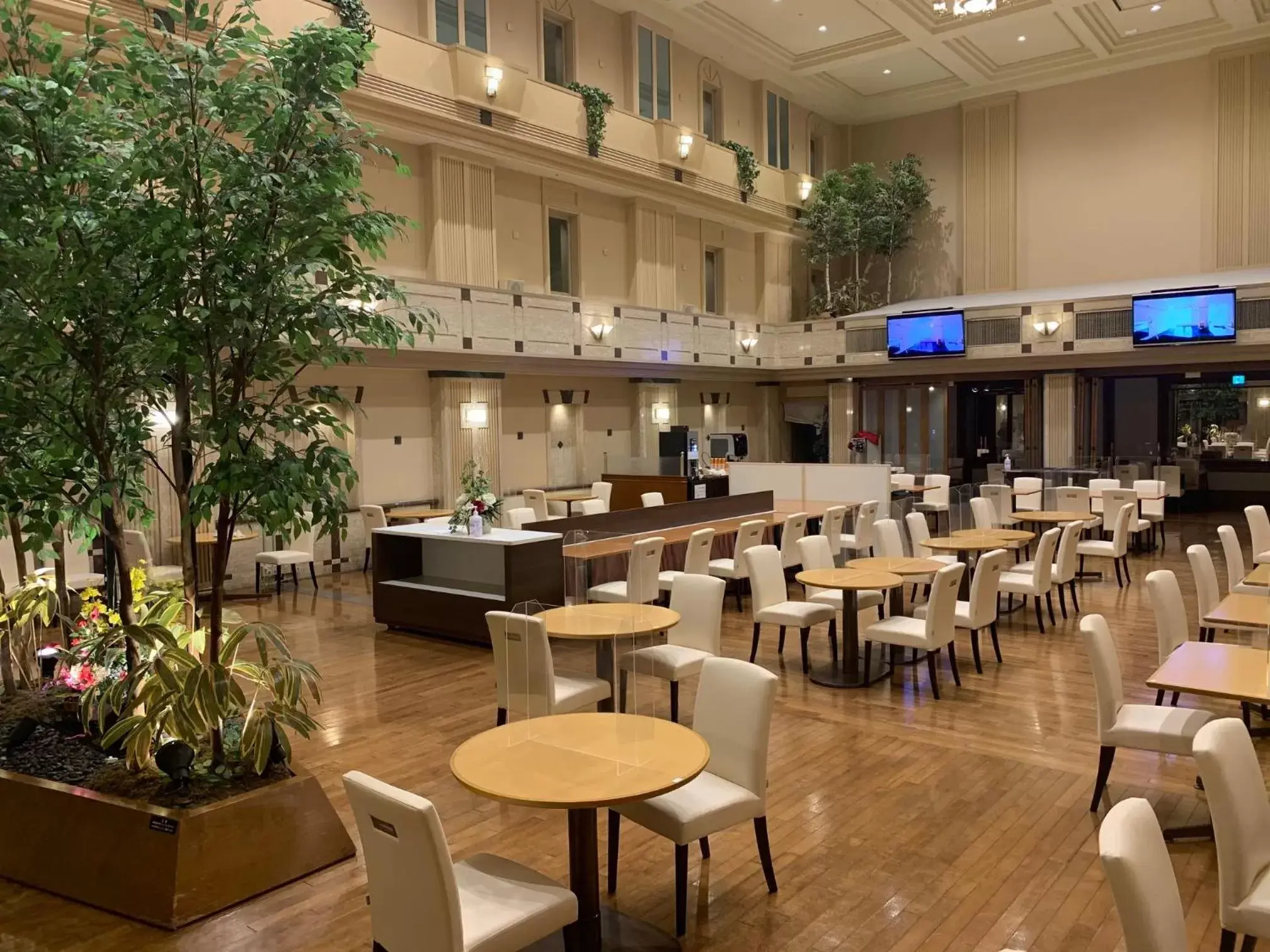 Restaurant/places to eat in Air Terminal Hotel Restaurant/places to eat in Air Terminal Hotel