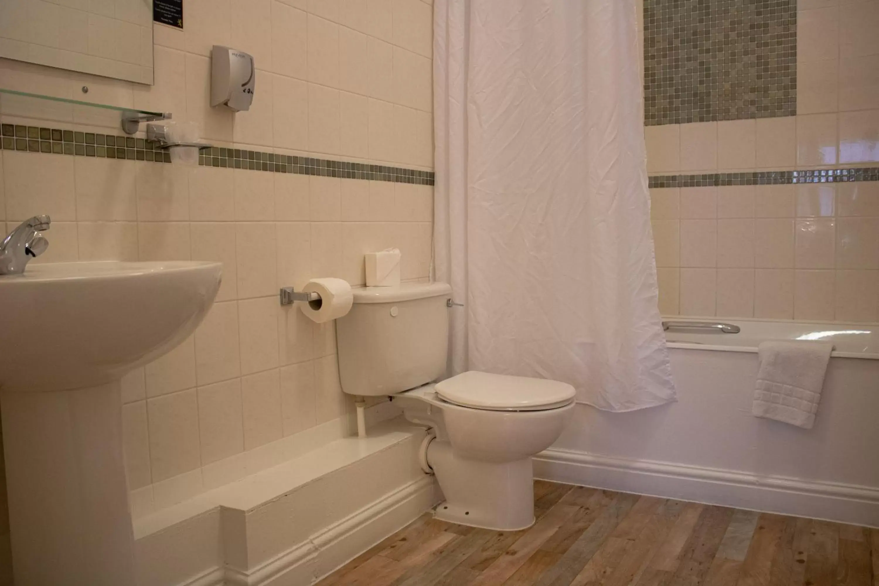 Bathroom in Lion Hotel