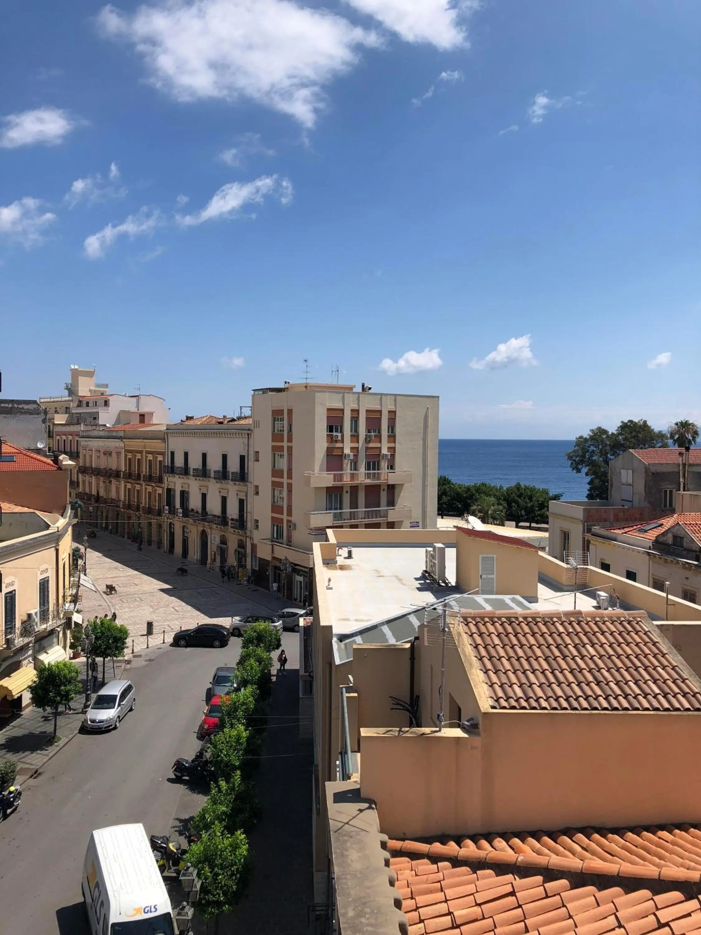 Property building in Albergo Milazzo Inn AiMori