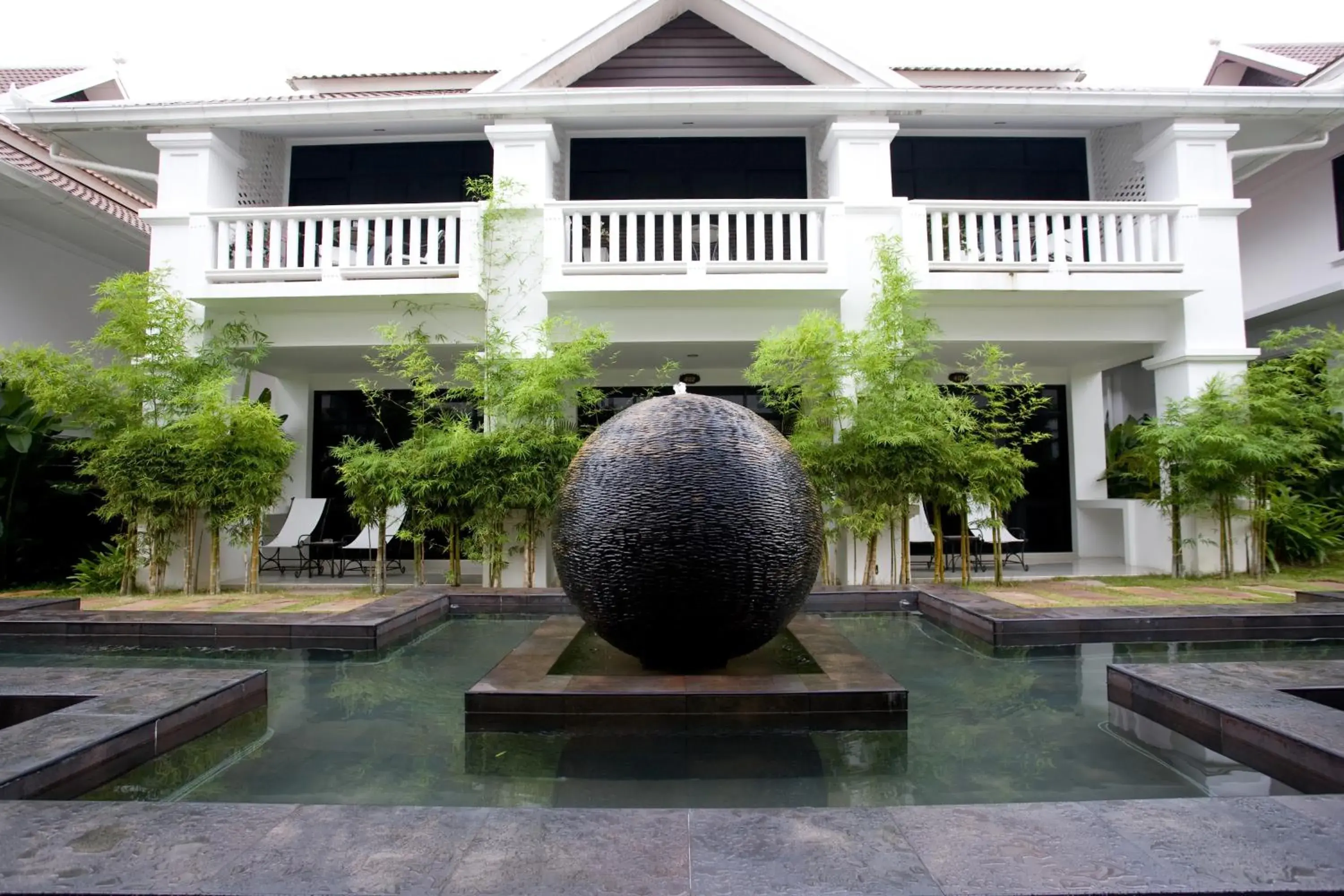 Property building, Swimming Pool in Palm Grove Resort, Pattaya