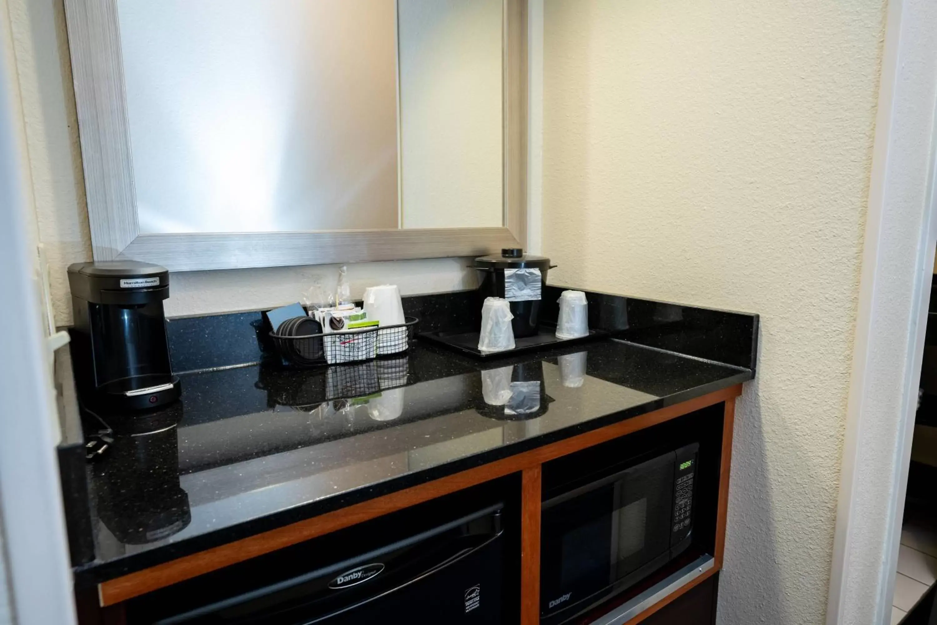 Photo of the whole room, Kitchen/Kitchenette in Fairfield Inn & Suites by Marriott Kearney
