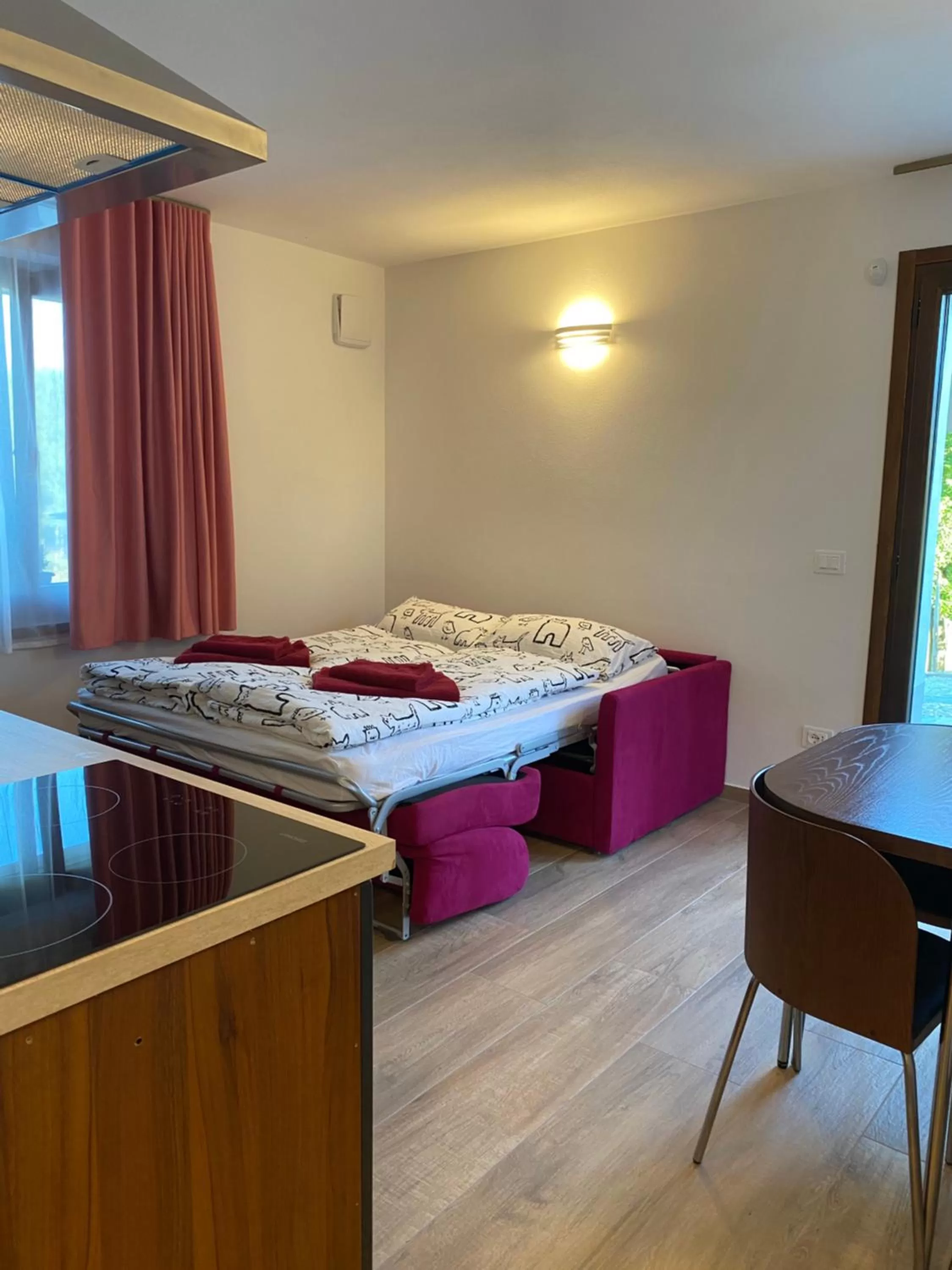 Living room, Bed in Villa Vigneto