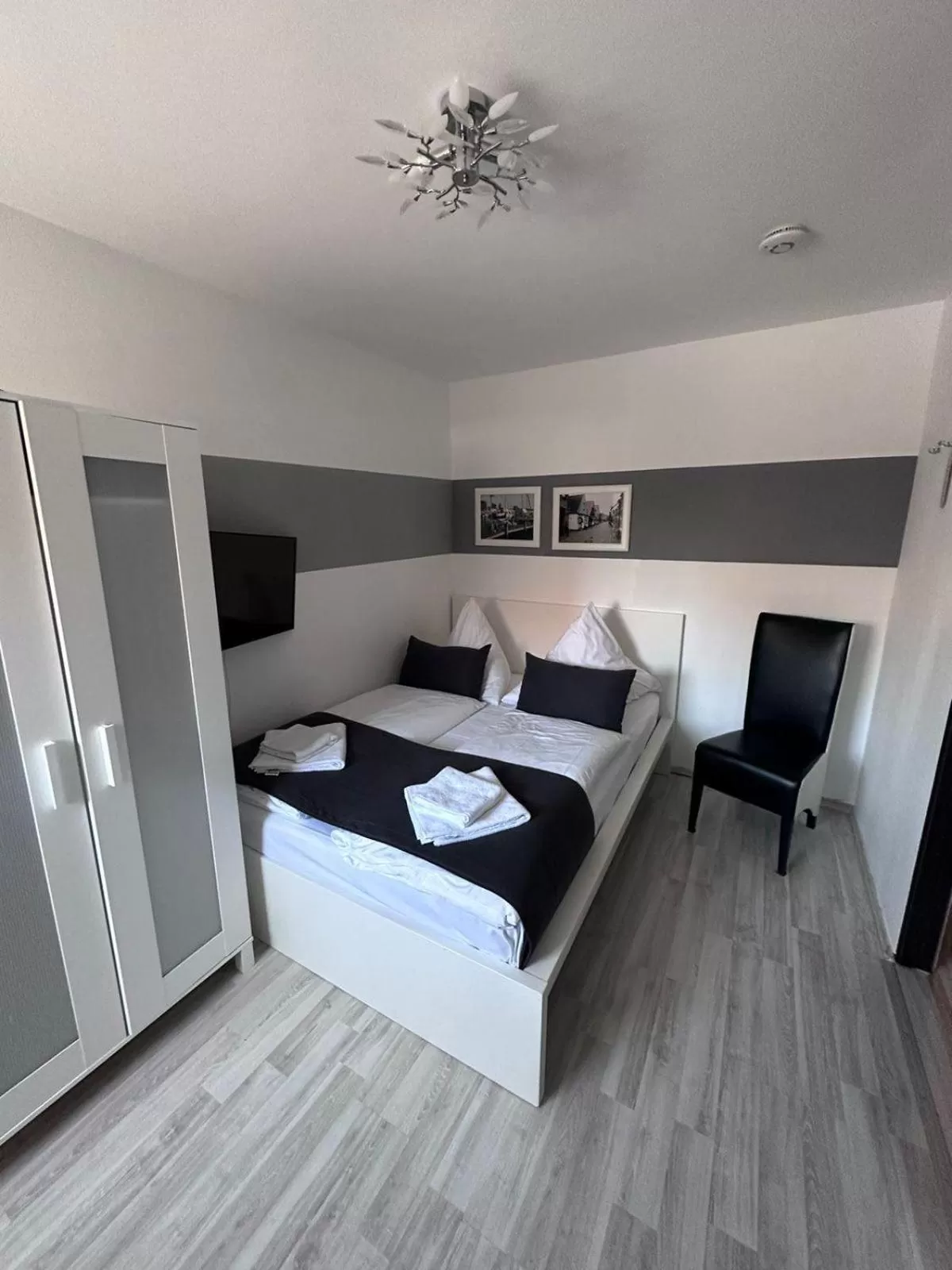 Bed in Hotel Deutscher Hof