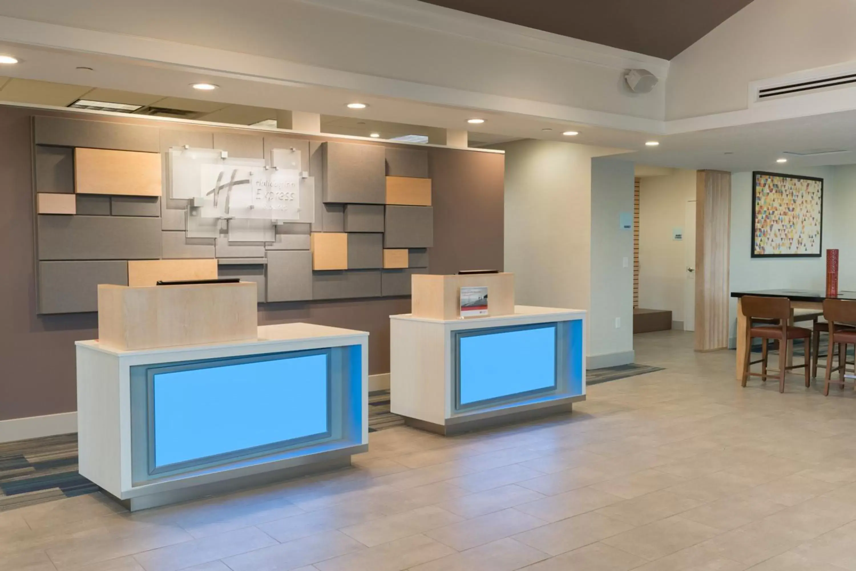 Property building, Lobby/Reception in Holiday Inn Express & Suites Springfield, an IHG Hotel