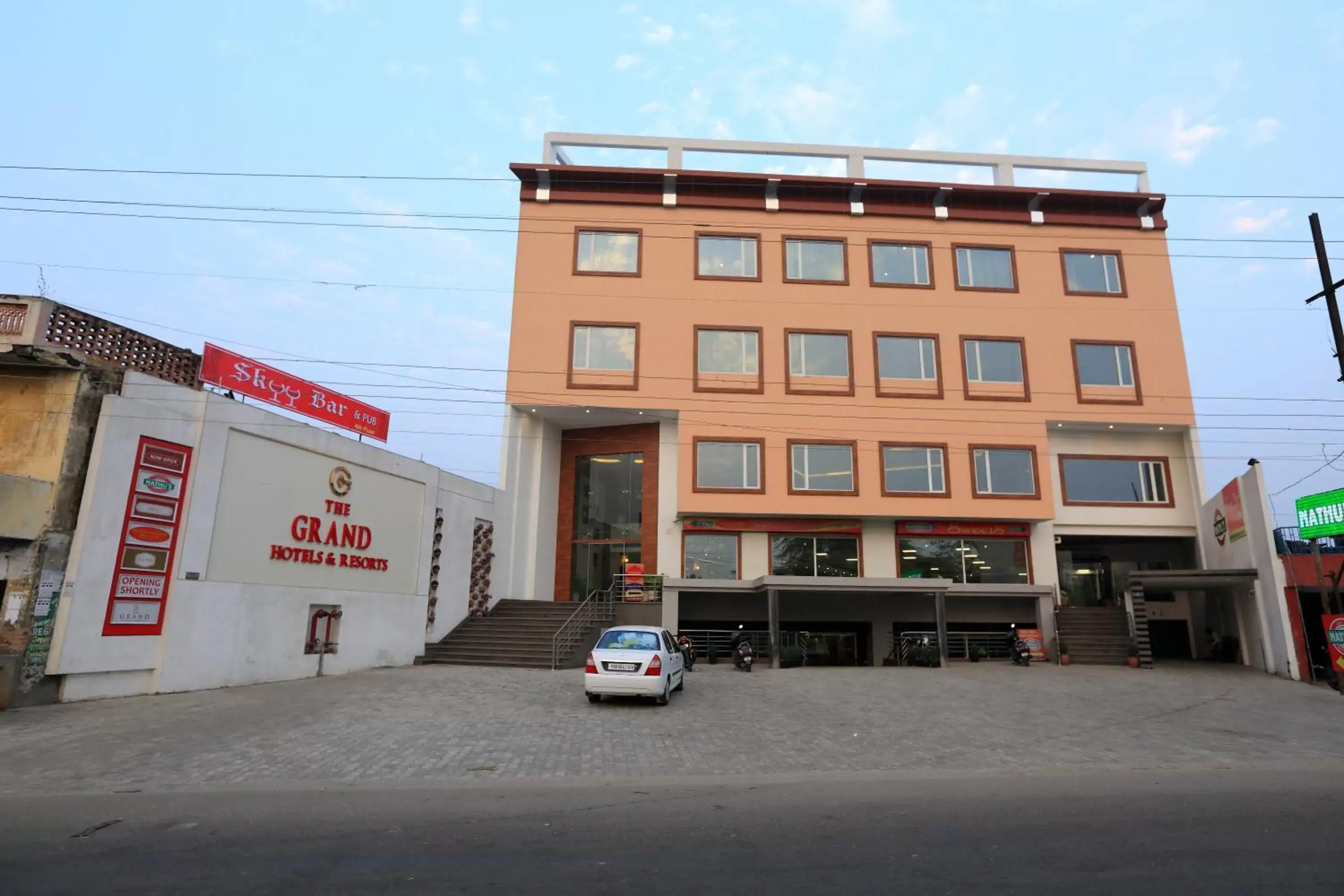 Property building in Grand Hotel Nawanshahr Property building in Grand Hotel Nawanshahr