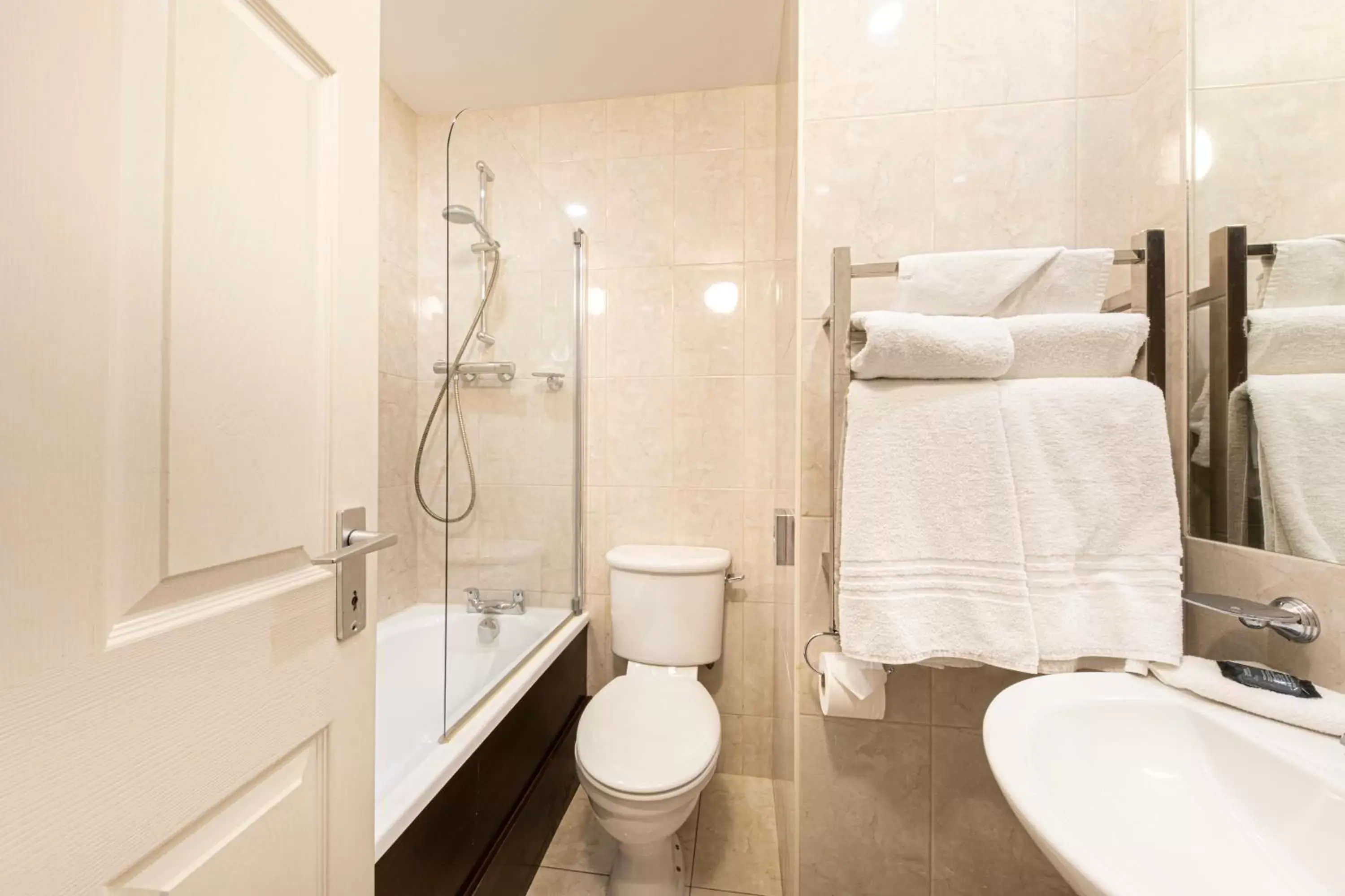 Bathroom in Ballina Manor Hotel